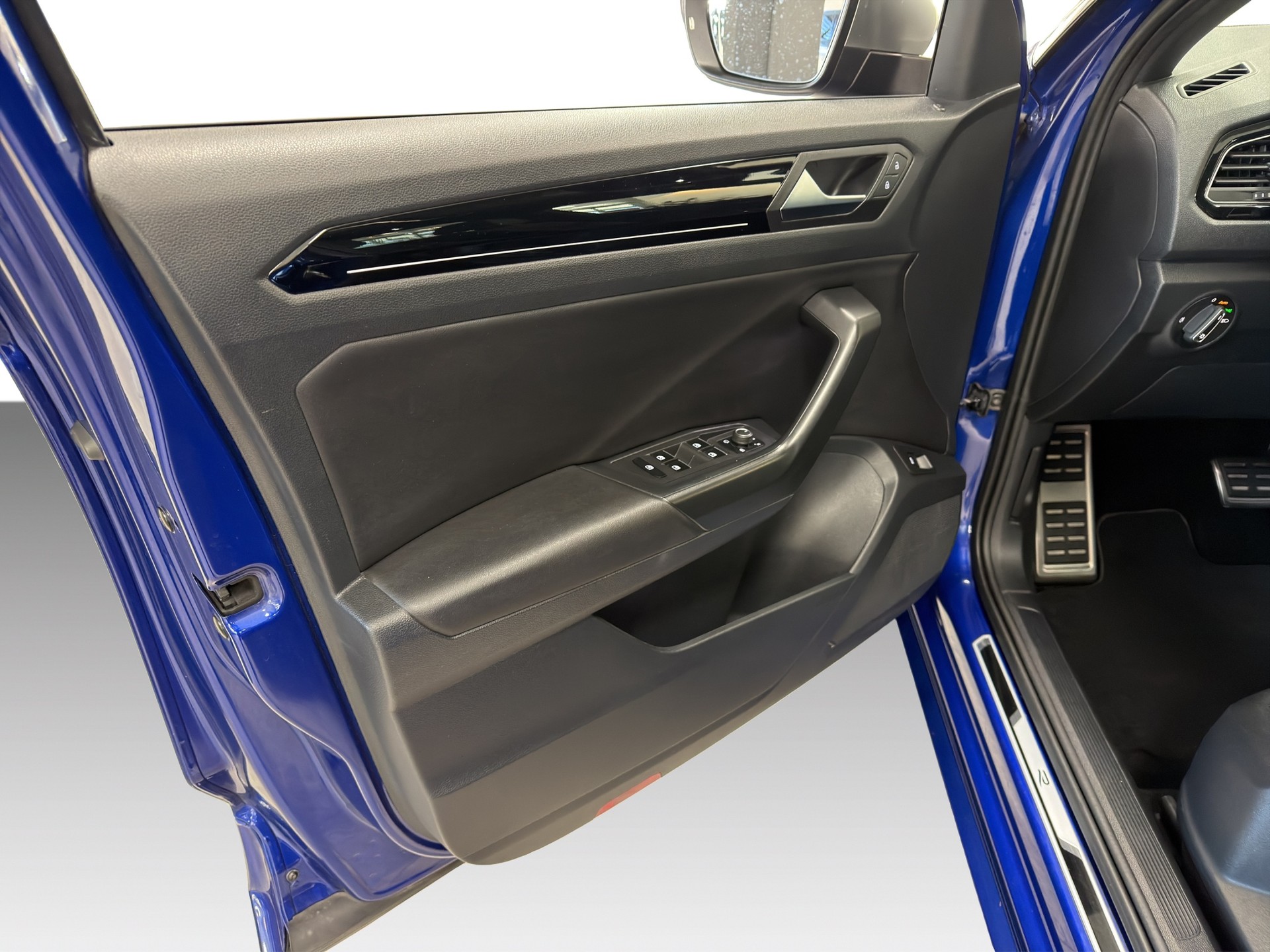 VW T-Roc 2.0 TSI R DSG 4Motion-image-19