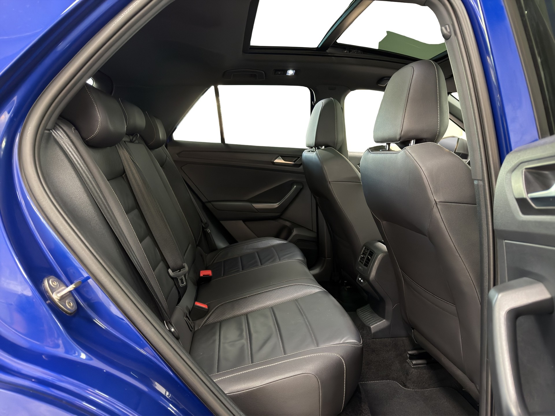 VW T-Roc 2.0 TSI R DSG 4Motion-image-9