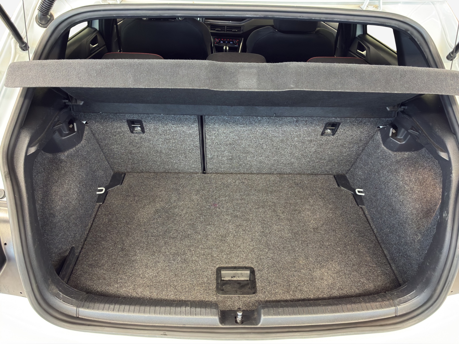 VW Polo 2.0 TSI GTI DSG-image-12