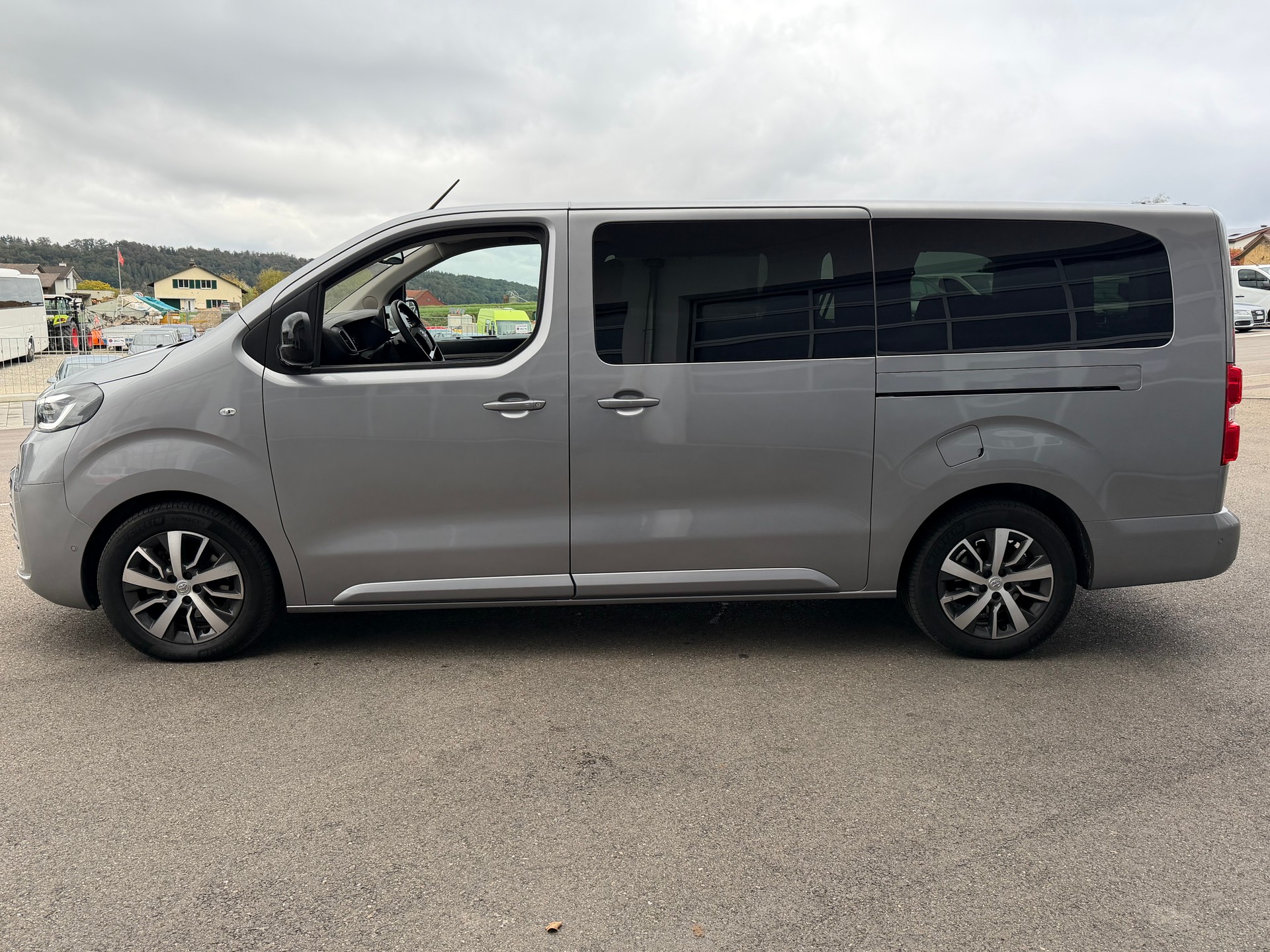 TOYOTA *Proace Verso 2.0 nur 17.500 km L2 8-Sitze*Automat*-image-2