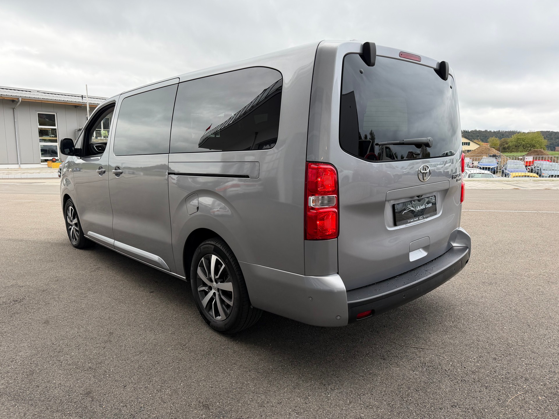 TOYOTA *Proace Verso 2.0 nur 17.500 km L2 8-Sitze*Automat*-image-3