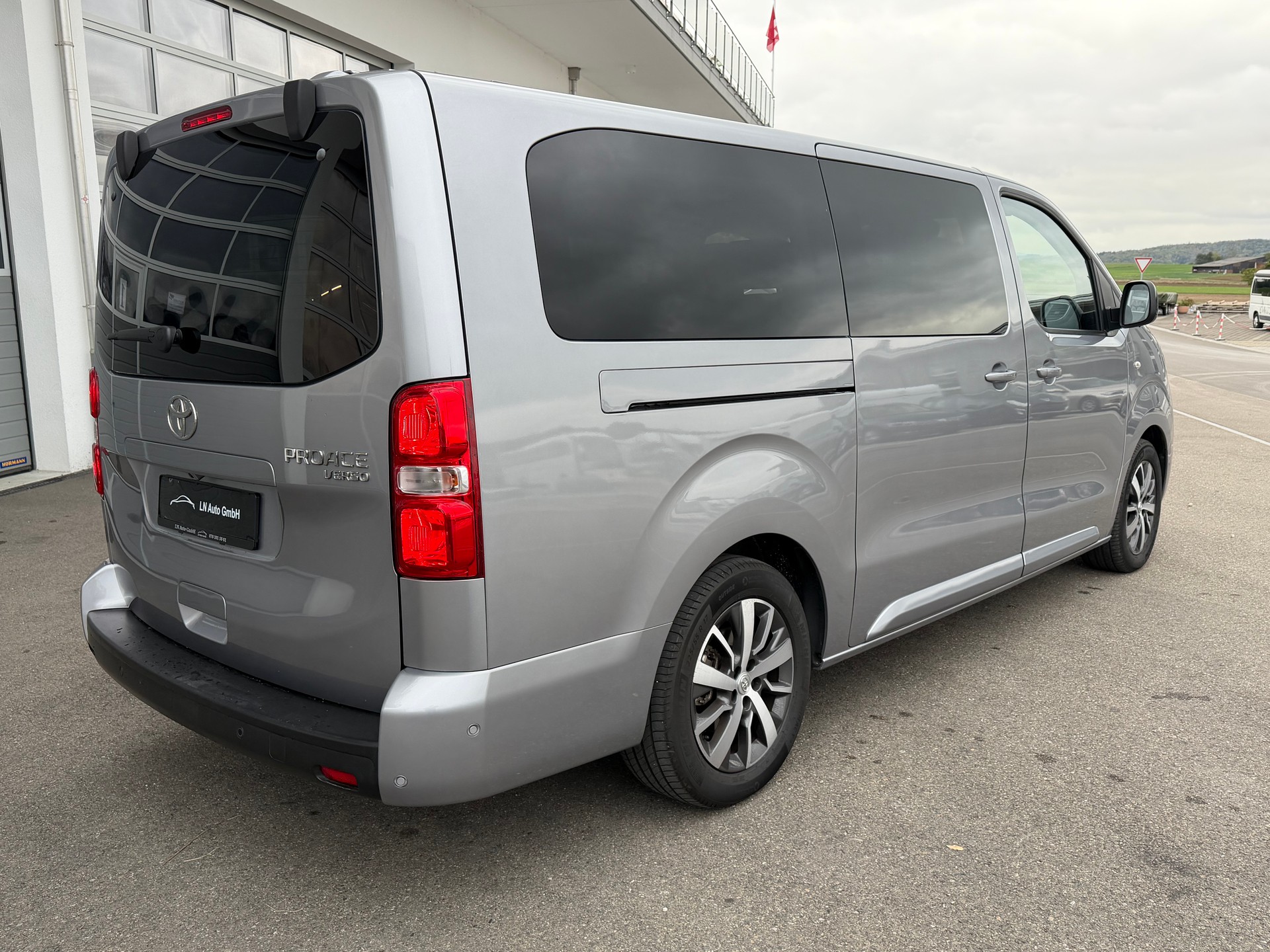 TOYOTA *Proace Verso 2.0 nur 17.500 km L2 8-Sitze*Automat*-image-11