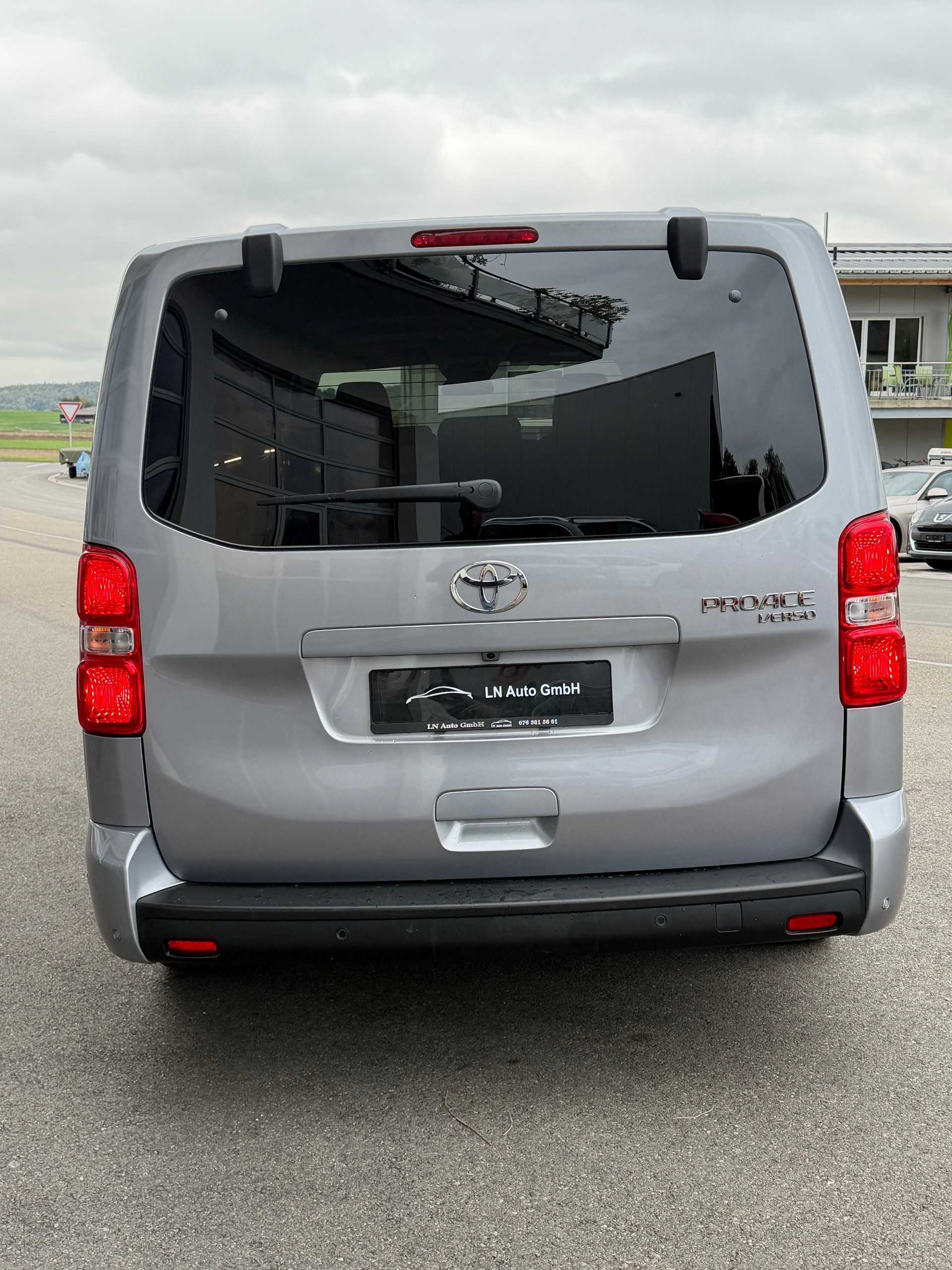 TOYOTA *Proace Verso 2.0 nur 17.500 km L2 8-Sitze*Automat*-image-12