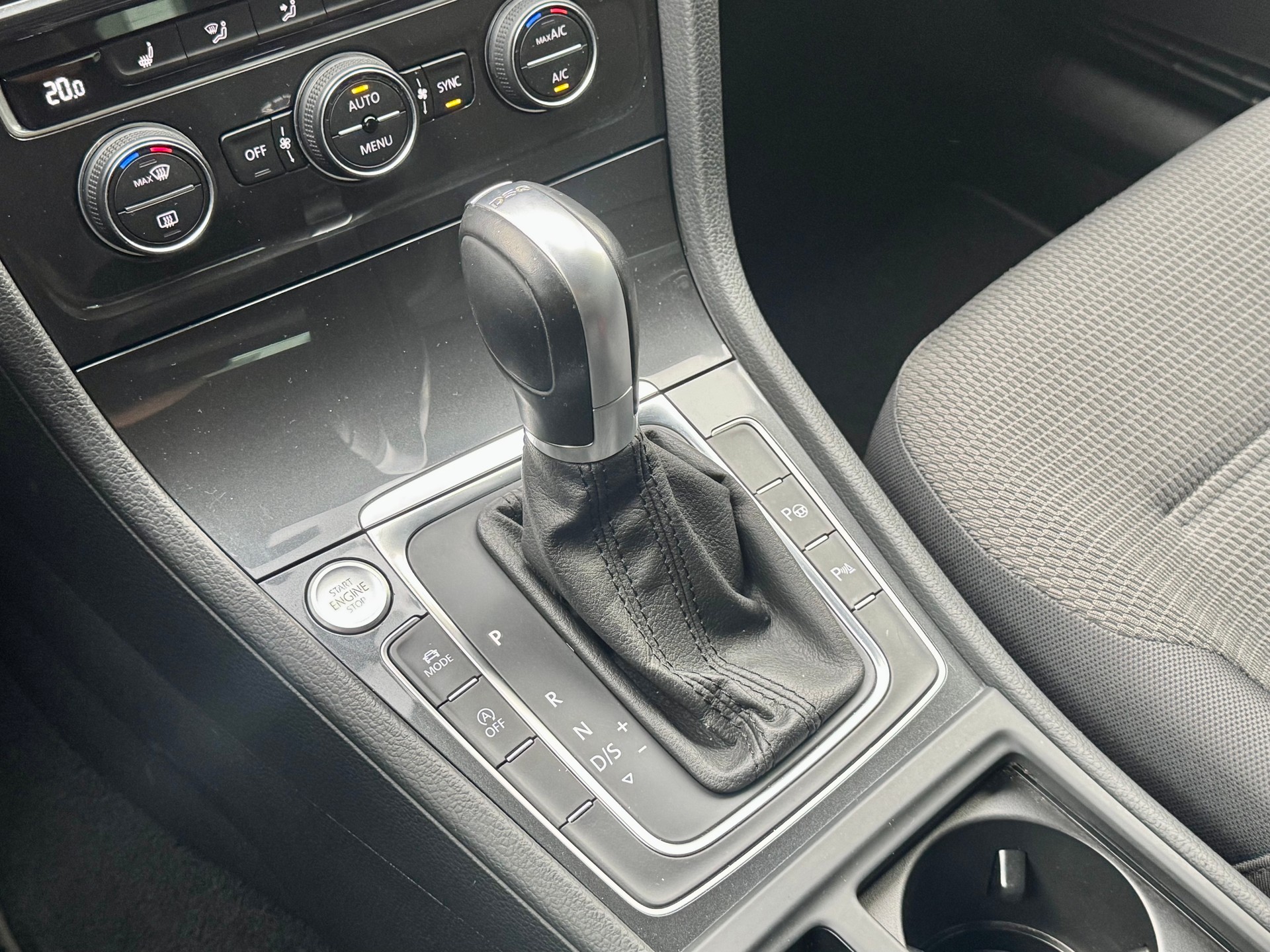 VW Golf 1.5 TSI EVO R-Line DSG *ab Service & MFK*-image-9