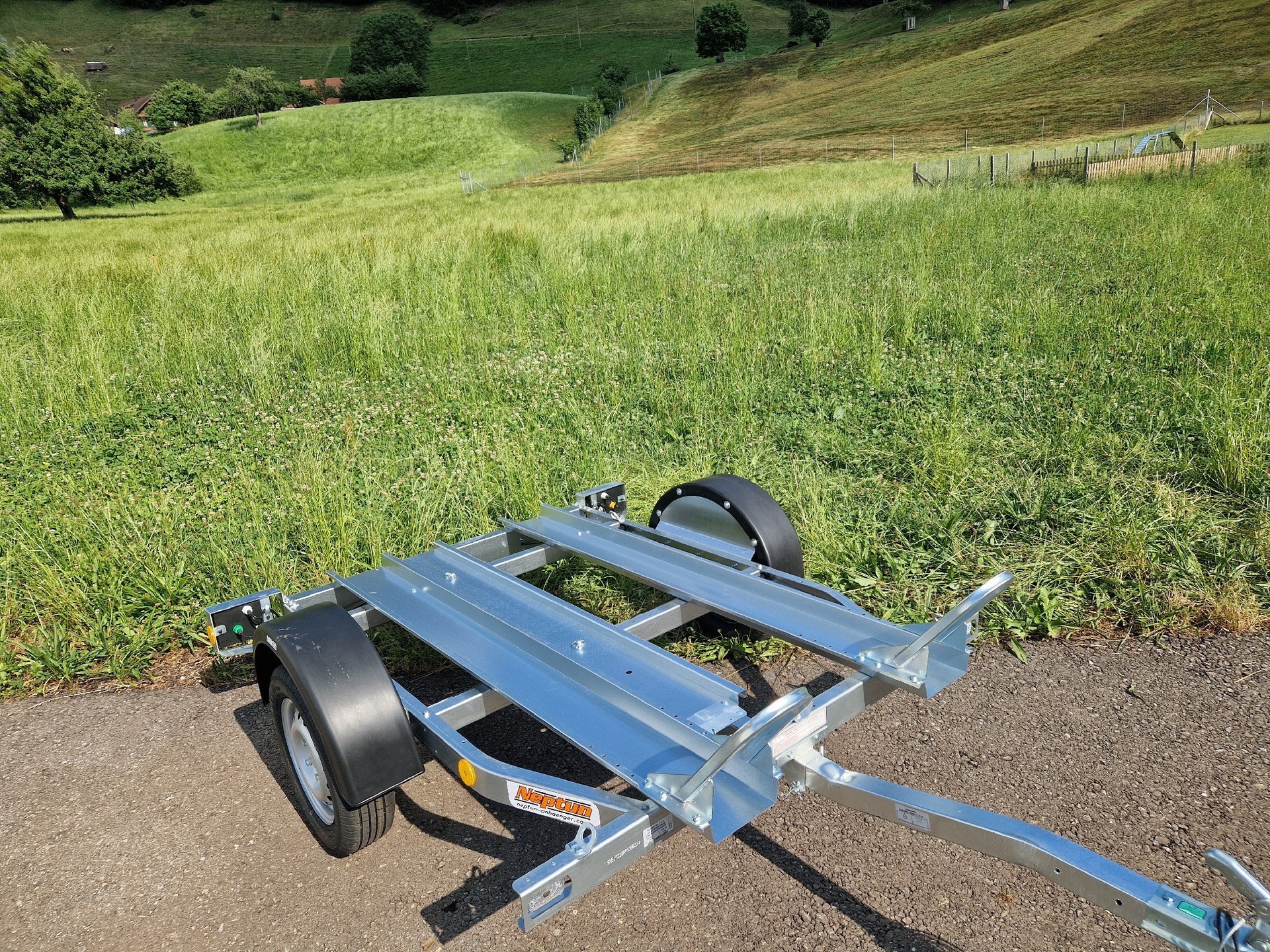 NEPTUN GN064 Moto 750kg L2250 B1300-image-1