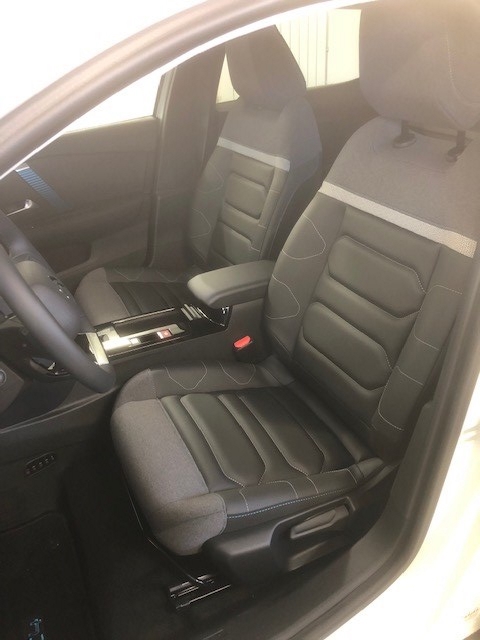CITROEN Ë-C4 X 100 kW Shine-image-4