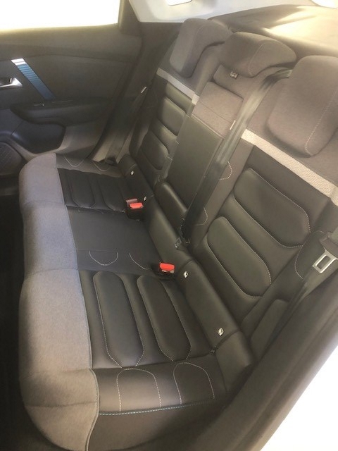 CITROEN Ë-C4 X 100 kW Shine-image-3