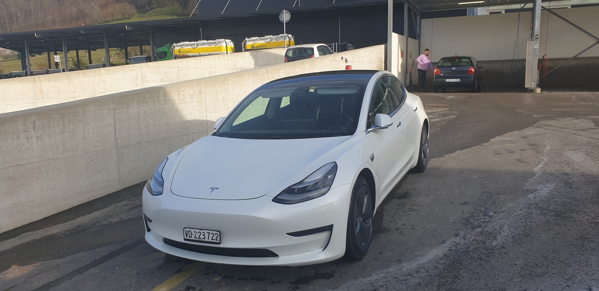 TESLA Model 3 Performance Dual Motor AWD-image-1