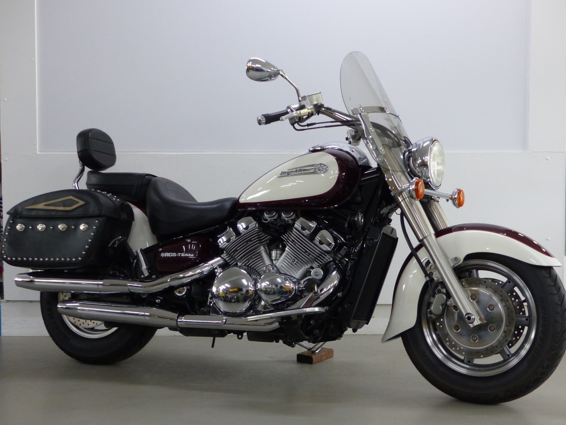 YAMAHA XVZ 1300 A Royal Star-showroom-element-1