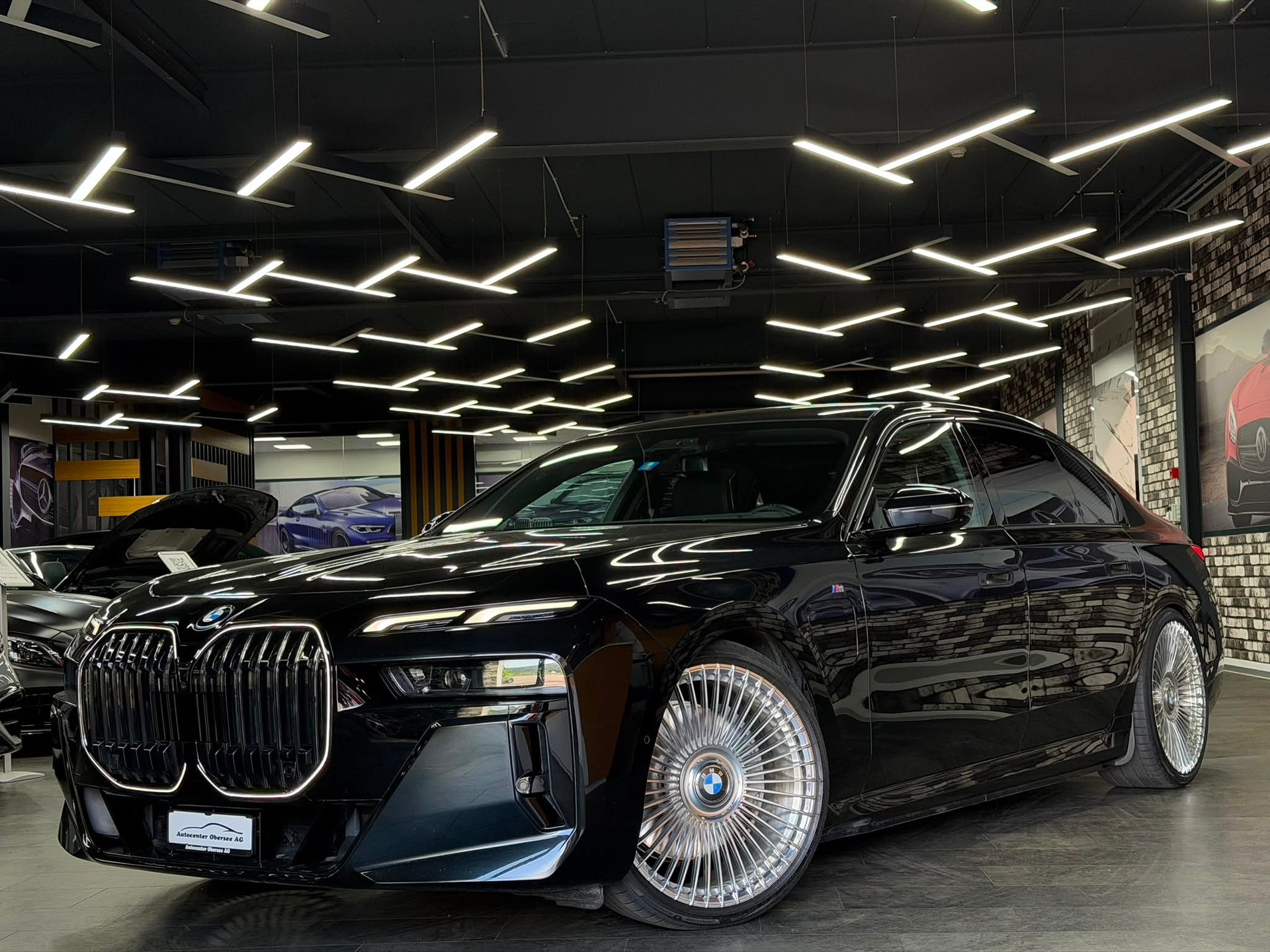 BMW 750e xDrive M Sport Steptronic-image-2