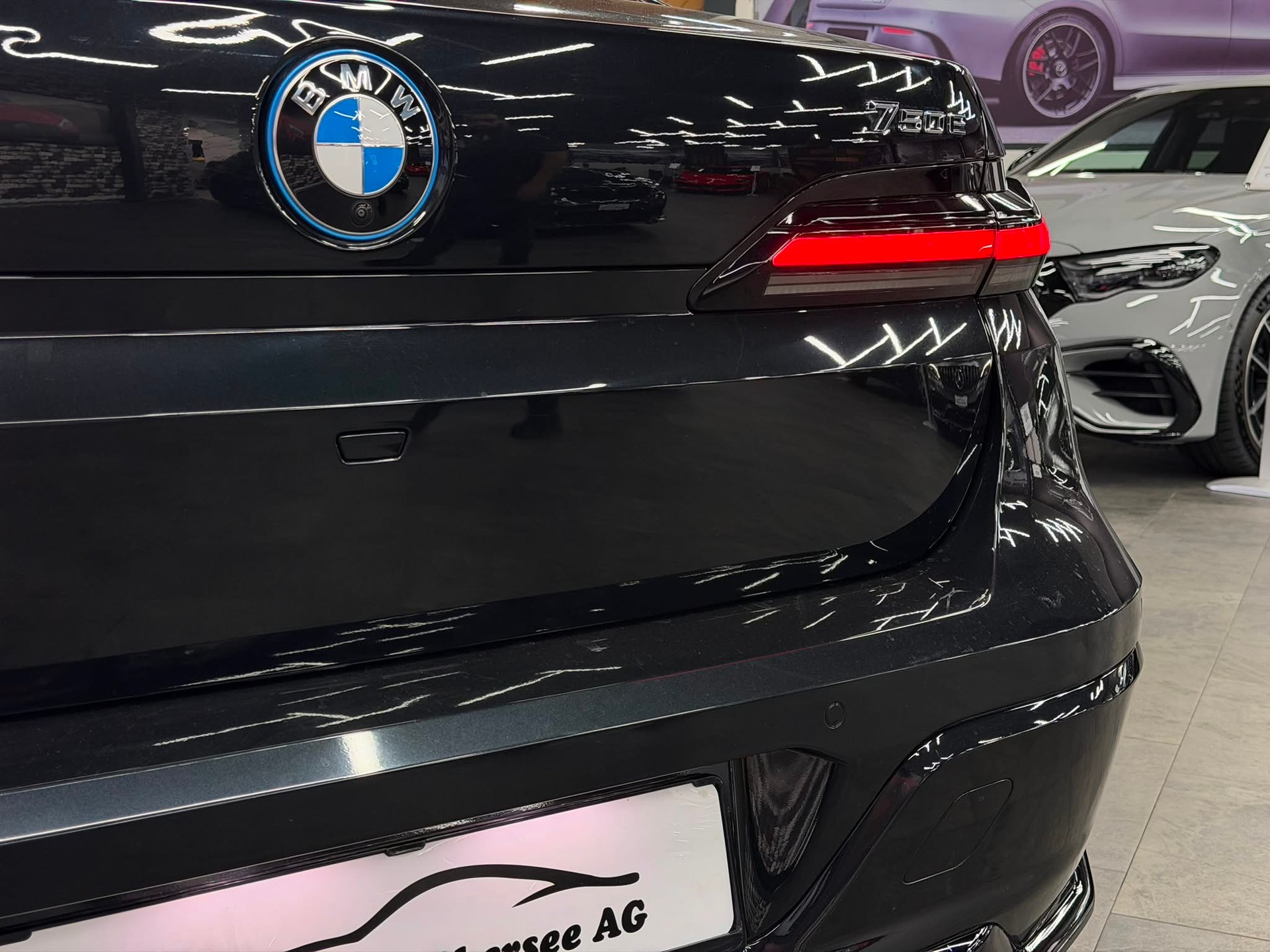 BMW 750e xDrive M Sport Steptronic-image-4