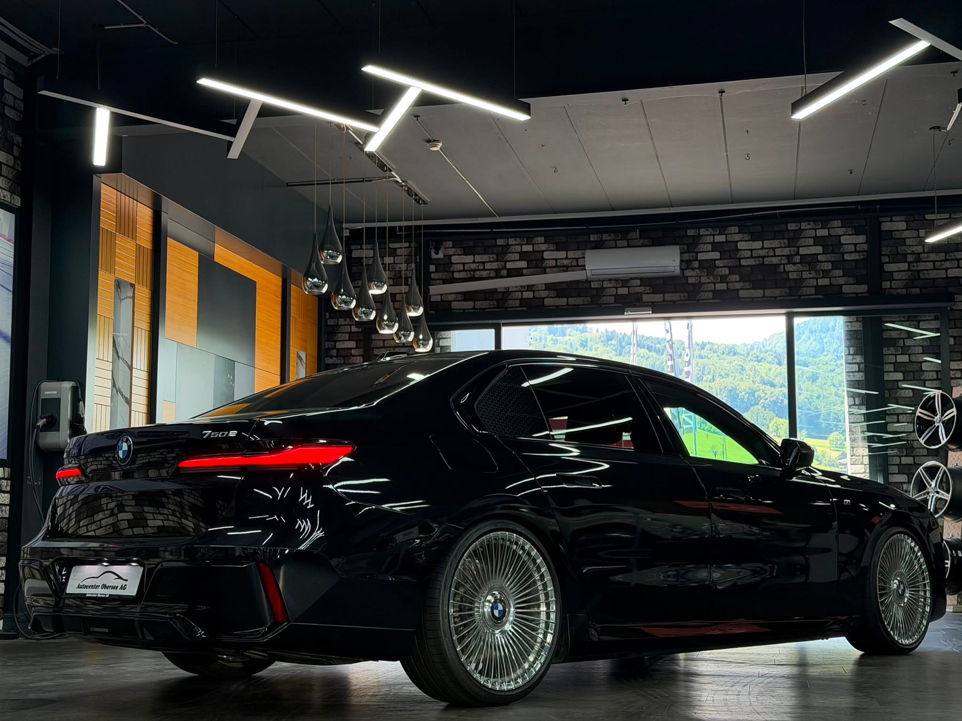 BMW 750e xDrive M Sport Steptronic-image-3