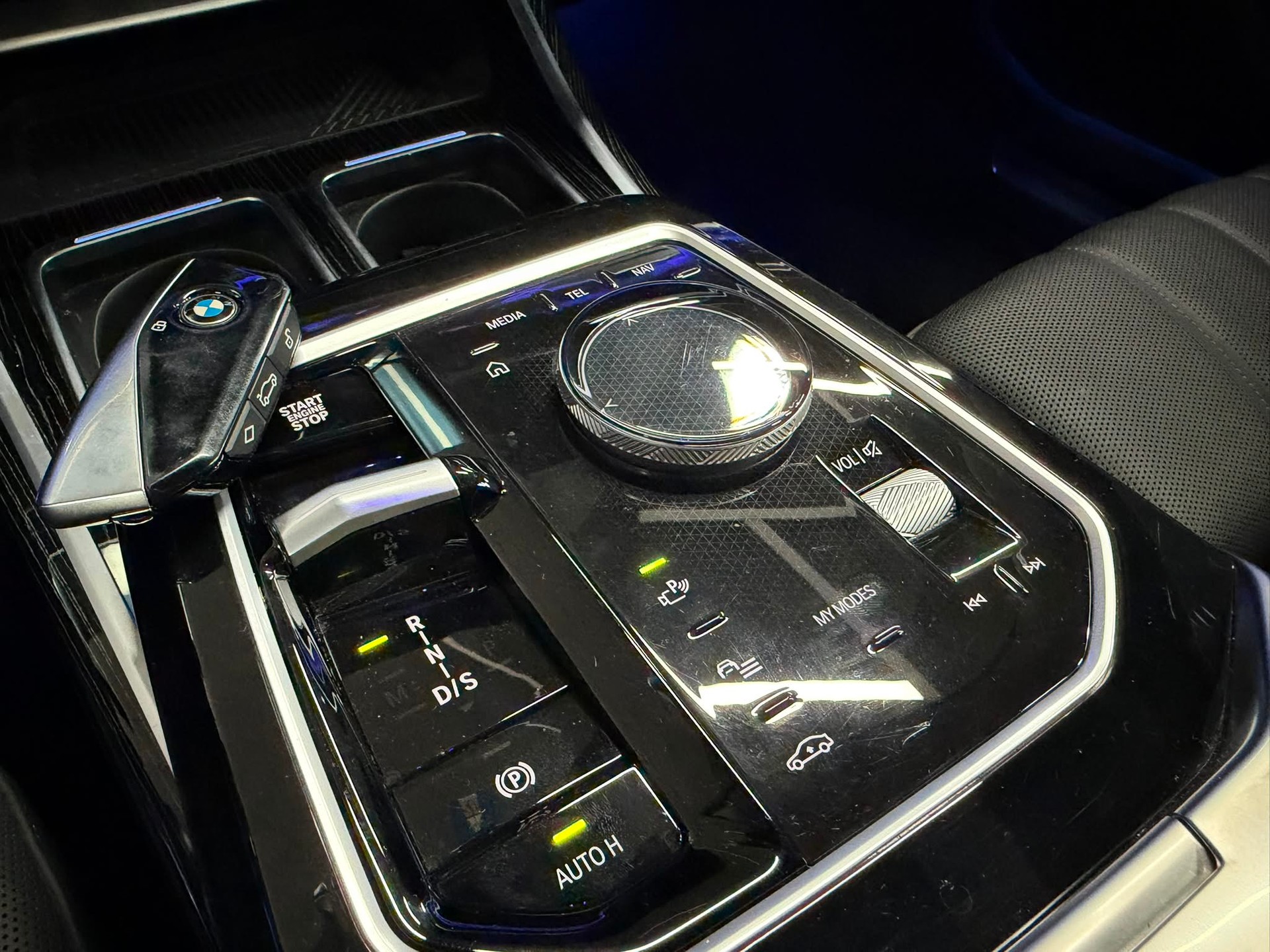 BMW 750e xDrive M Sport Steptronic-image-5