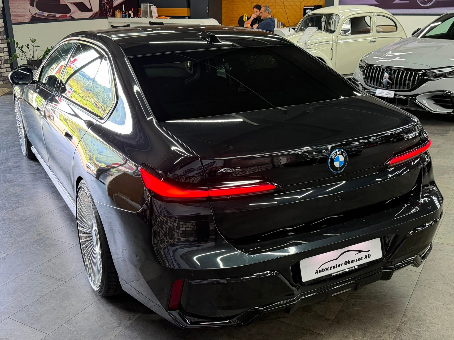 BMW 750e xDrive M Sport Steptronic-image-7