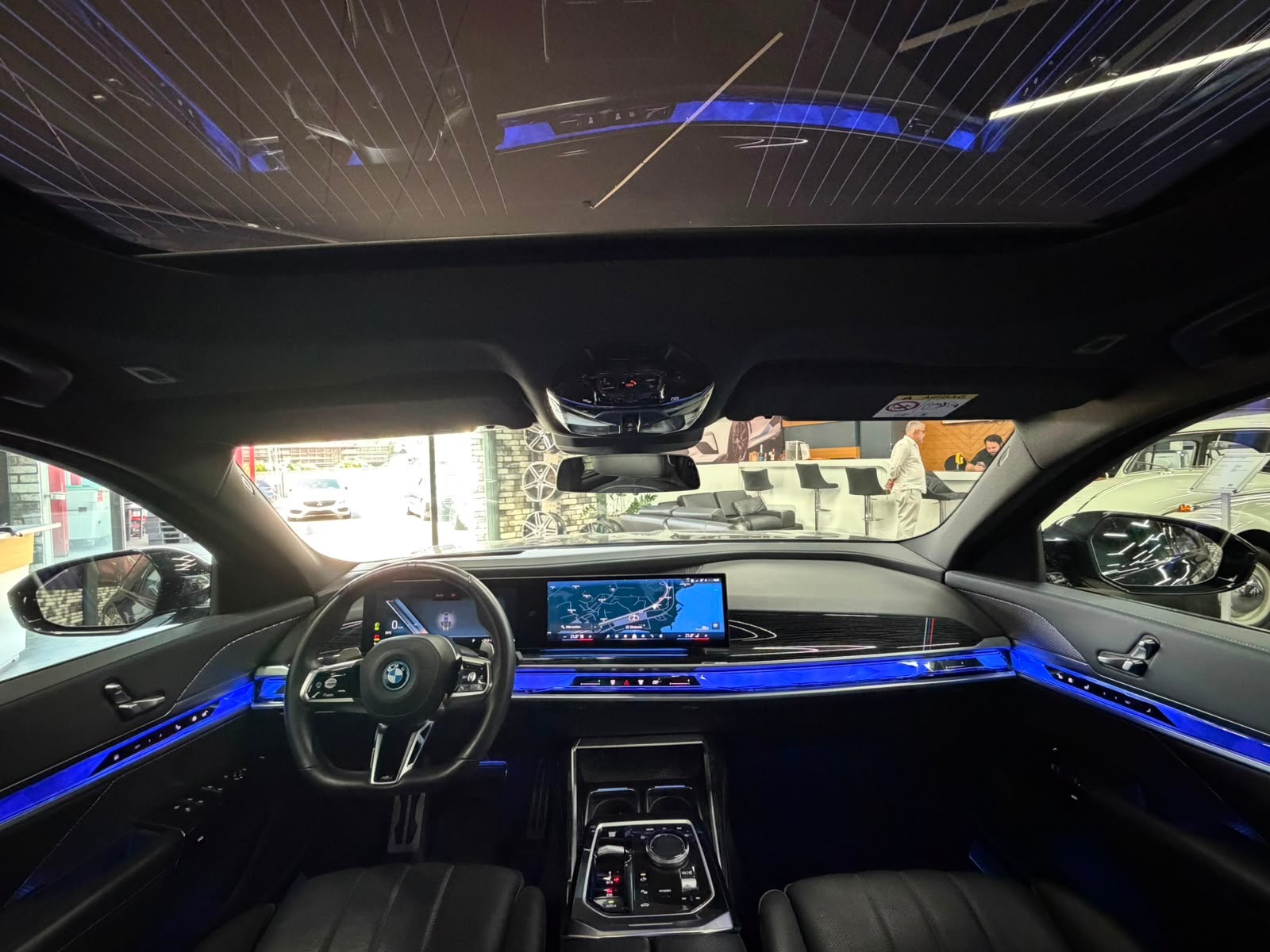 BMW 750e xDrive M Sport Steptronic-image-26