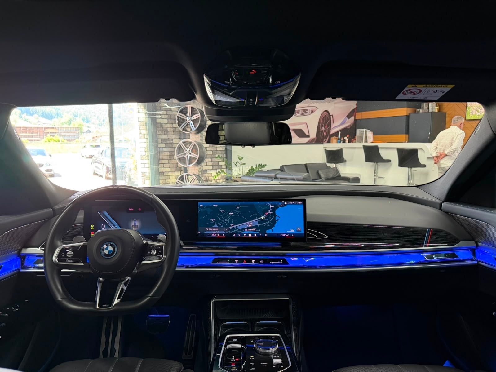BMW 750e xDrive M Sport Steptronic-image-25