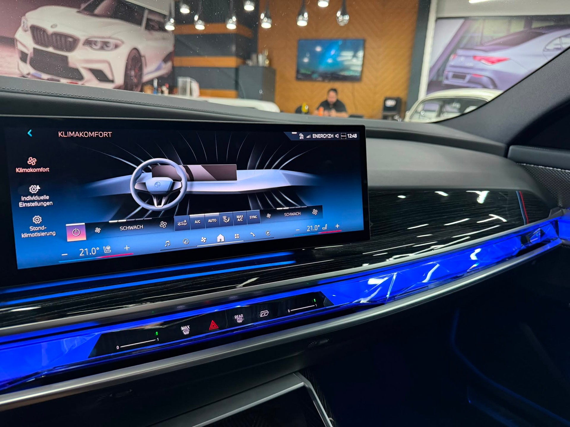 BMW 750e xDrive M Sport Steptronic-image-15