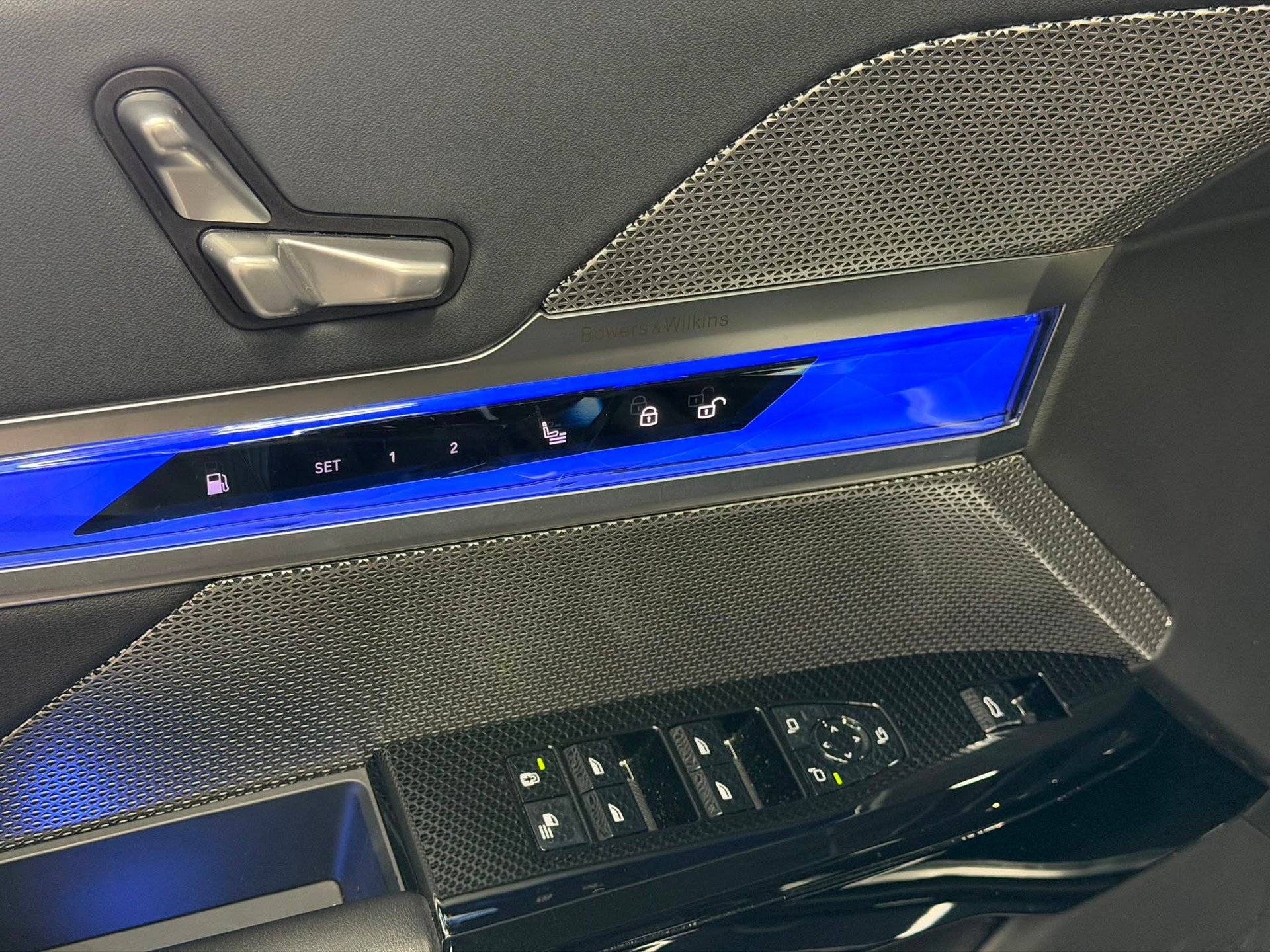 BMW 750e xDrive M Sport Steptronic-image-9