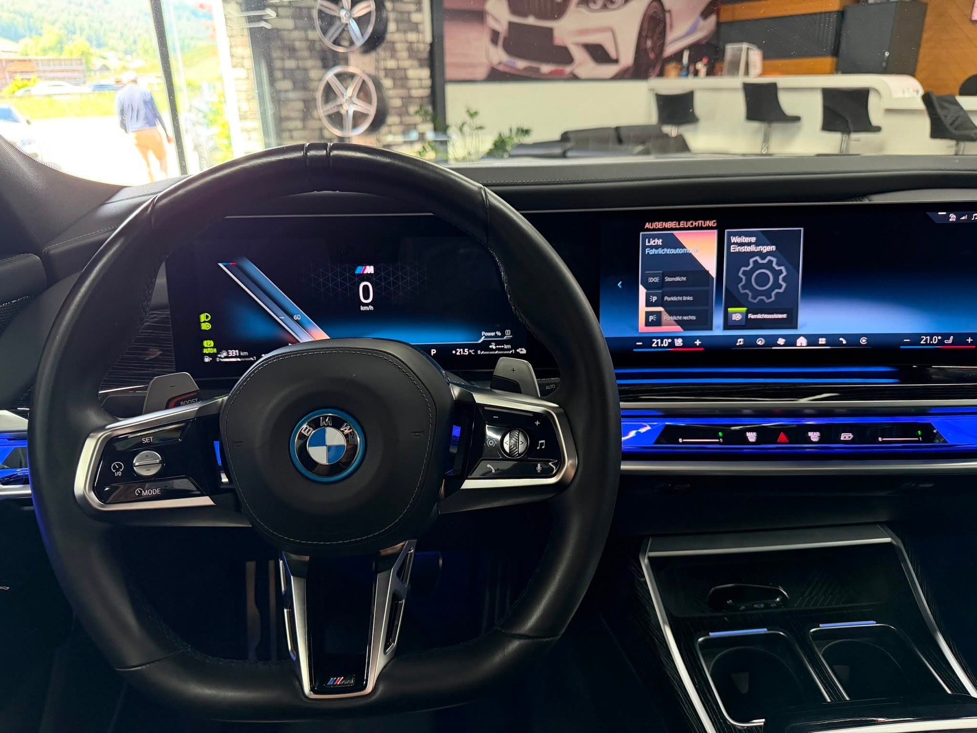 BMW 750e xDrive M Sport Steptronic-image-17