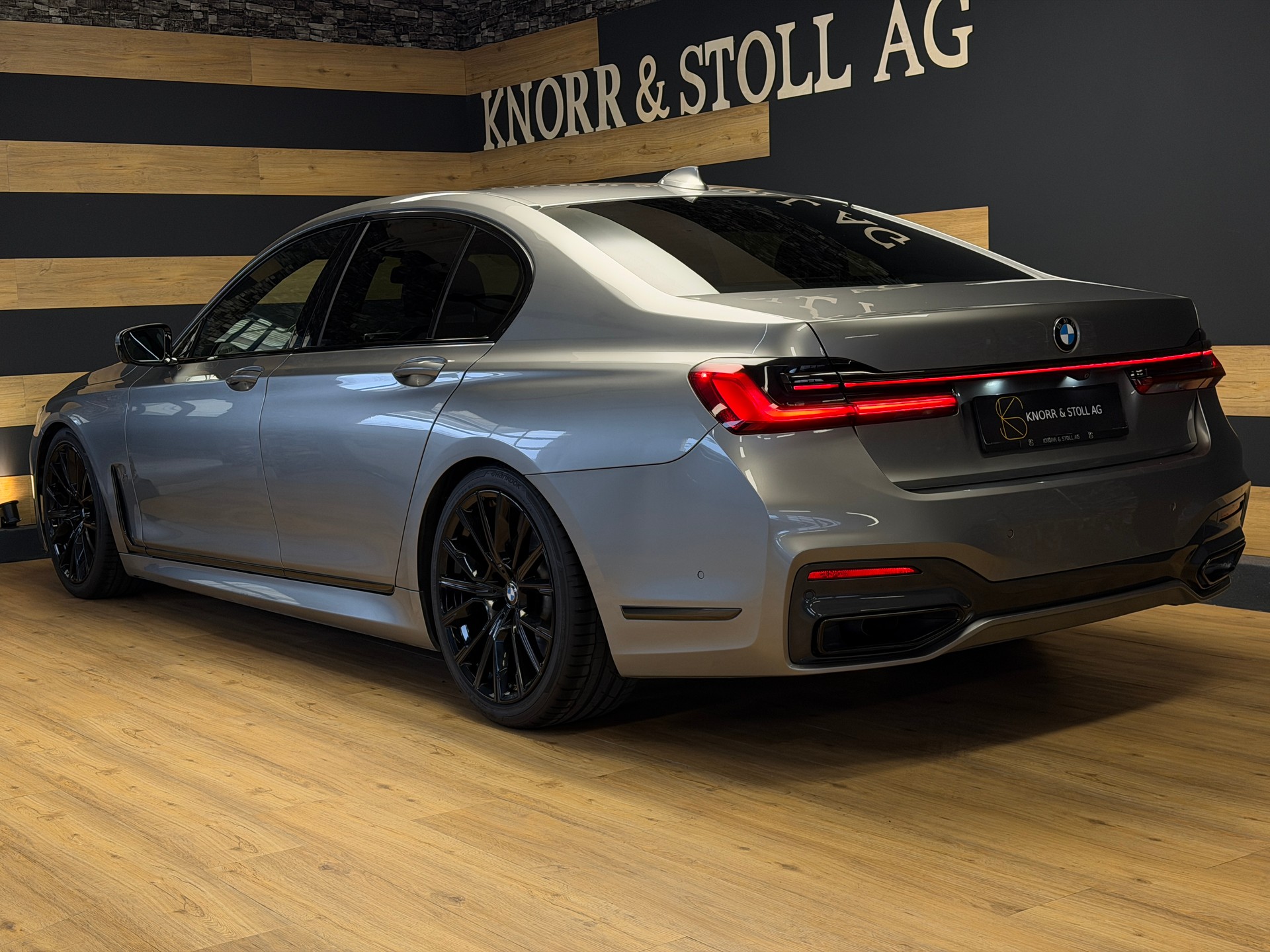 BMW 730d xDrive M SPORT Steptronic-image-13