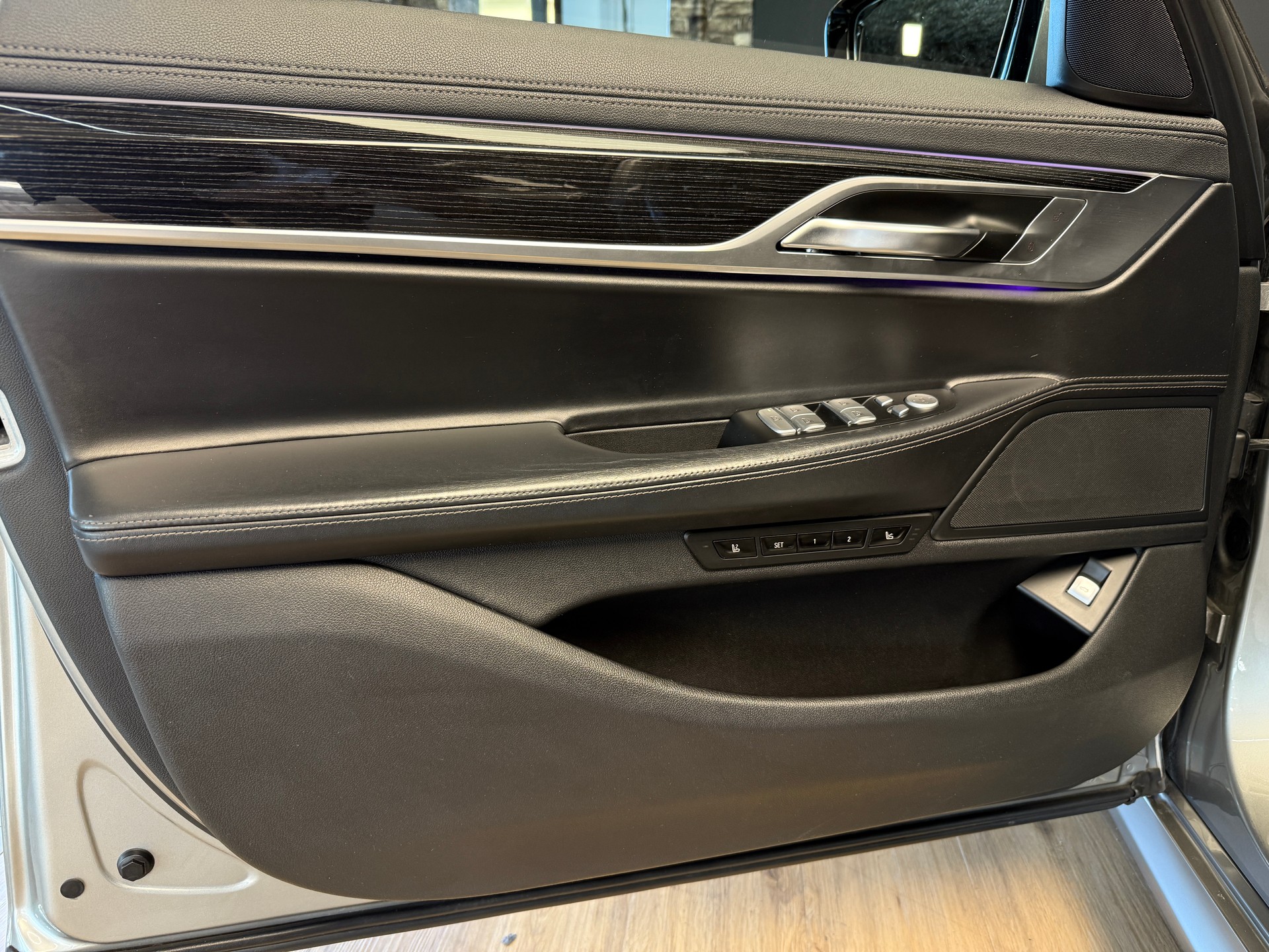 BMW 730d xDrive M SPORT Steptronic-showroom-element-3