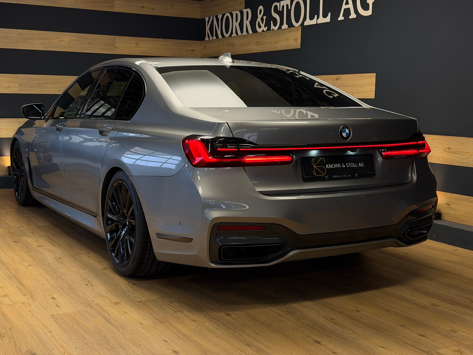 BMW 730d xDrive M SPORT Steptronic-image-15