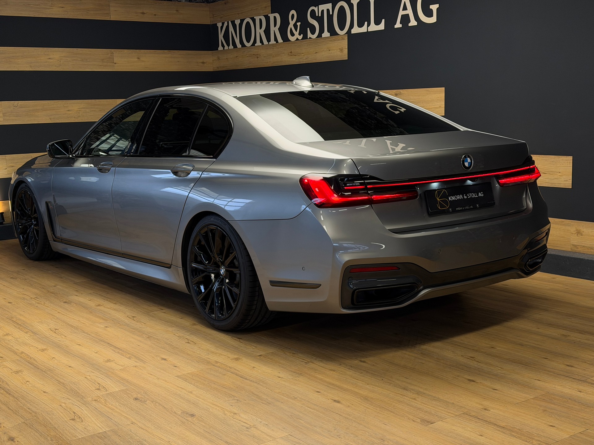 BMW 730d xDrive M SPORT Steptronic-image-14