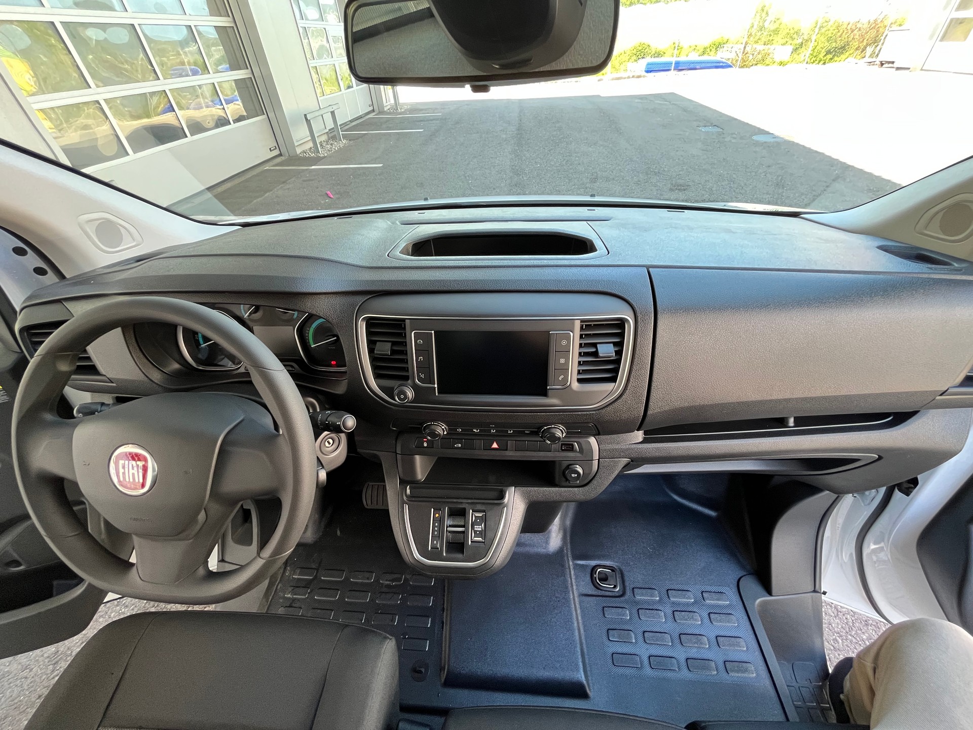 FIAT E-Scudo 50kWh L2 Lounge Swiss-image-11