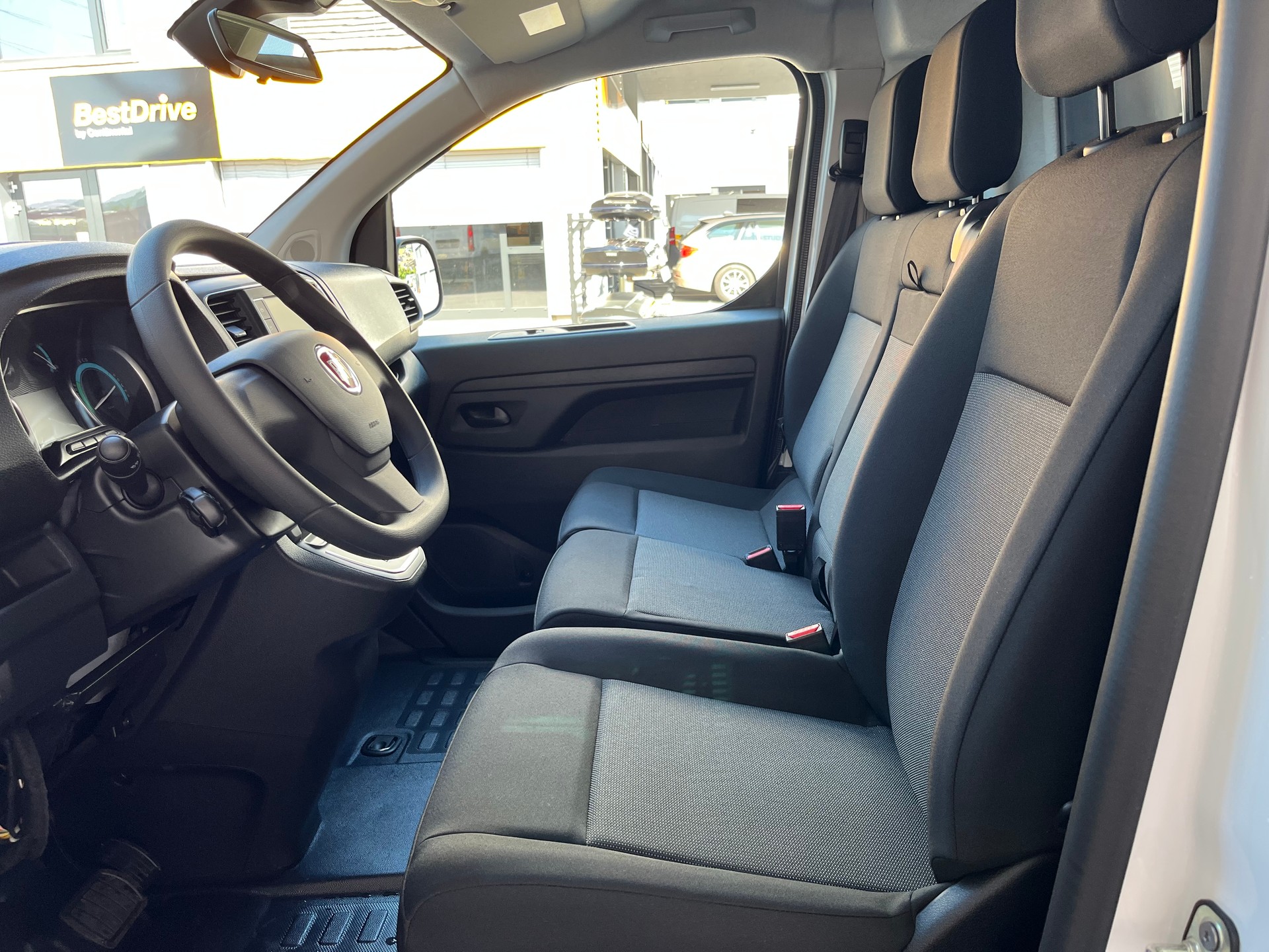 FIAT E-Scudo 50kWh L2 Lounge Swiss-image-10