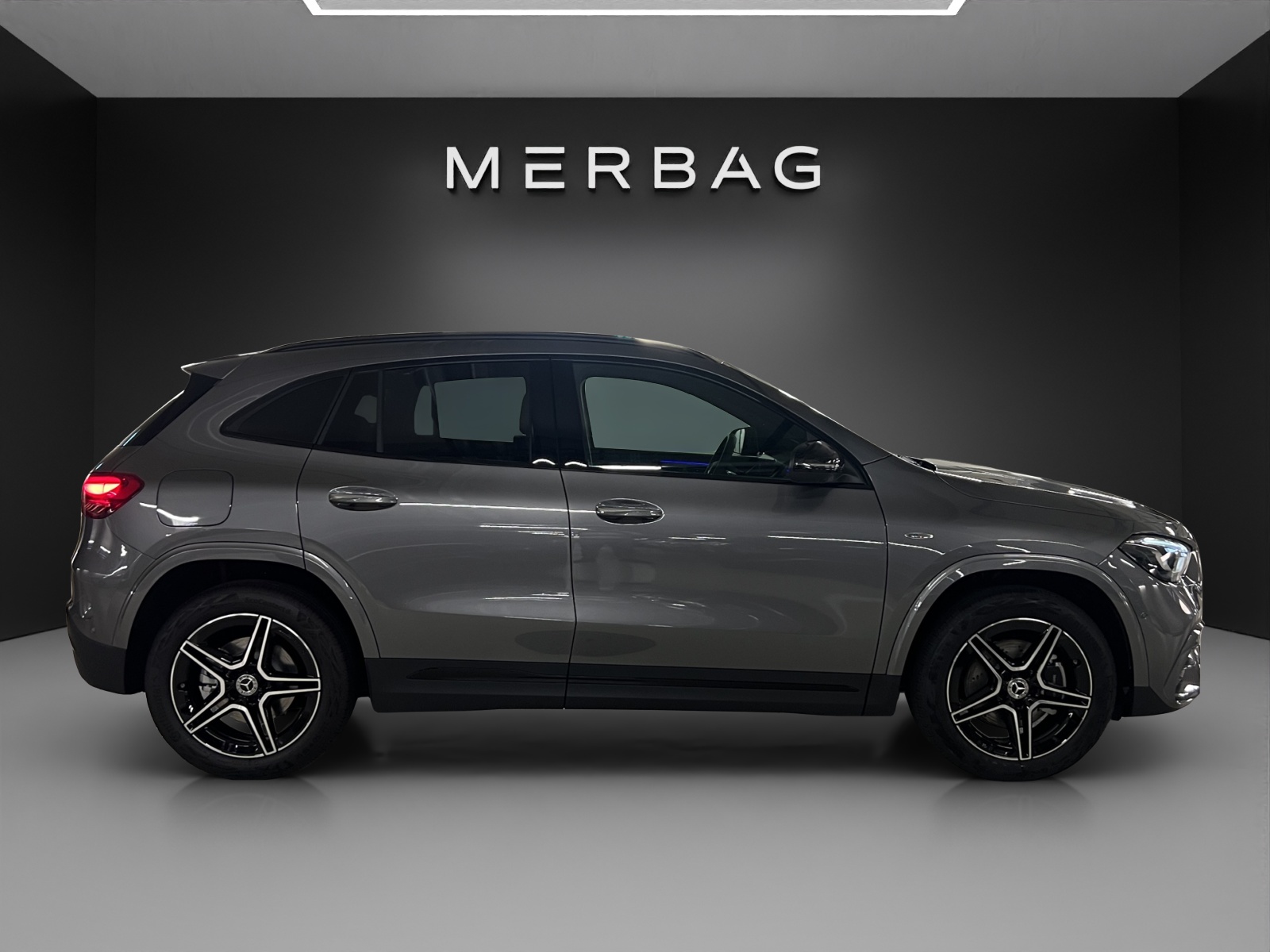 MERCEDES-BENZ GLA 250 e EQ Star 8G-DCT-image-4