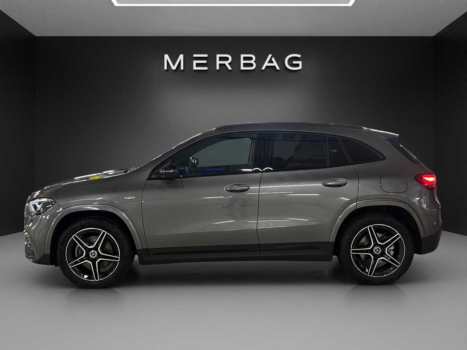 MERCEDES-BENZ GLA 250 e EQ Star 8G-DCT-image-3