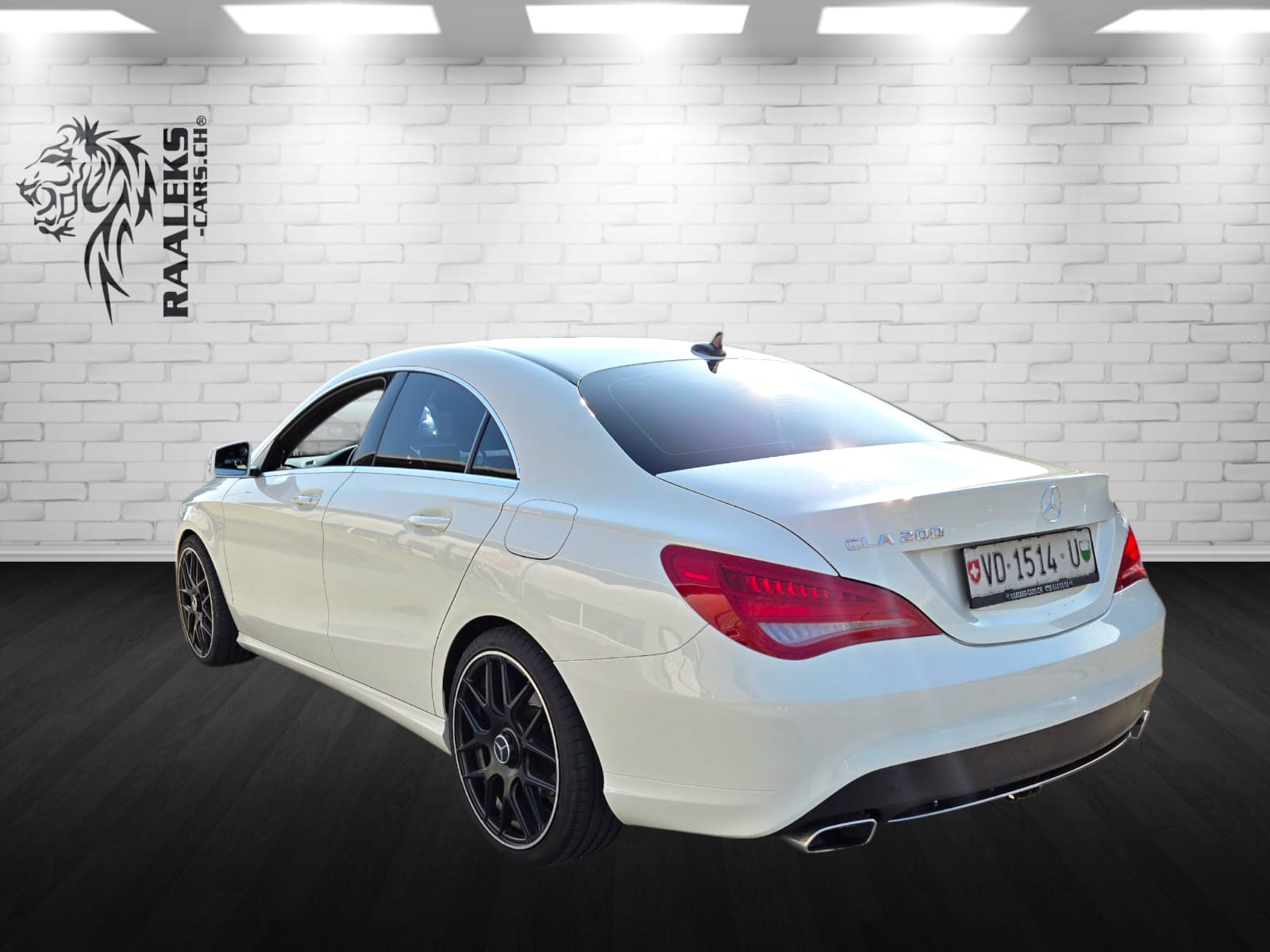 MERCEDES-BENZ CLA 200-image-4