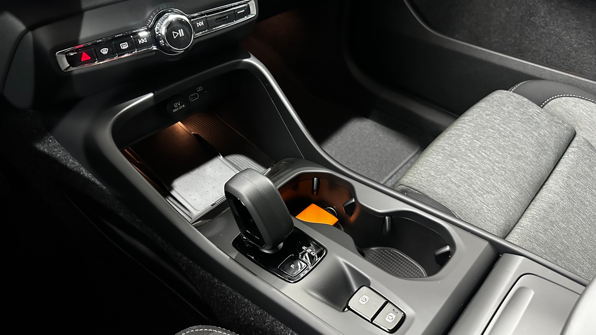 VOLVO XC40 2.0 B3 MH Core-image-9