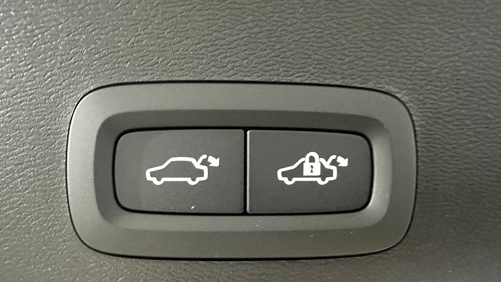 VOLVO XC40 2.0 B3 MH Core-image-15