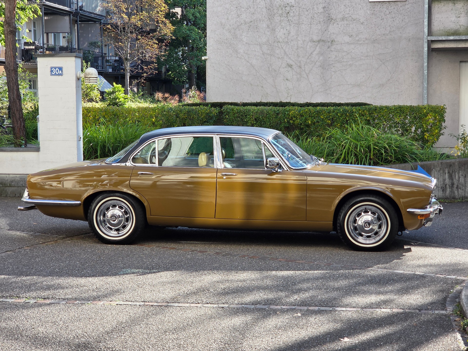 DAIMLER Double Six-image-2
