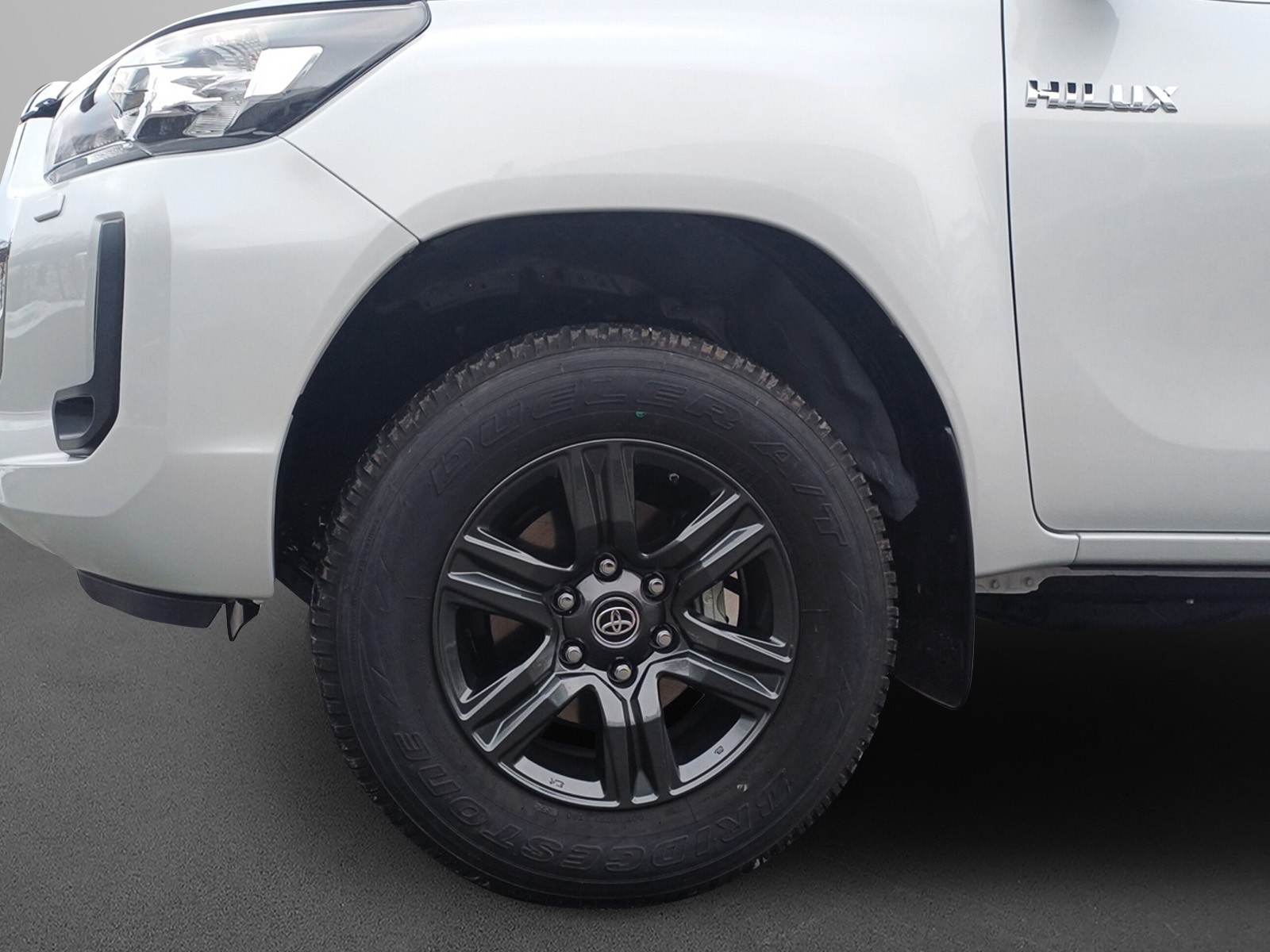 TOYOTA Hilux Double Cab.-Pick-up 2.4 D-4D 150 Style-image-4