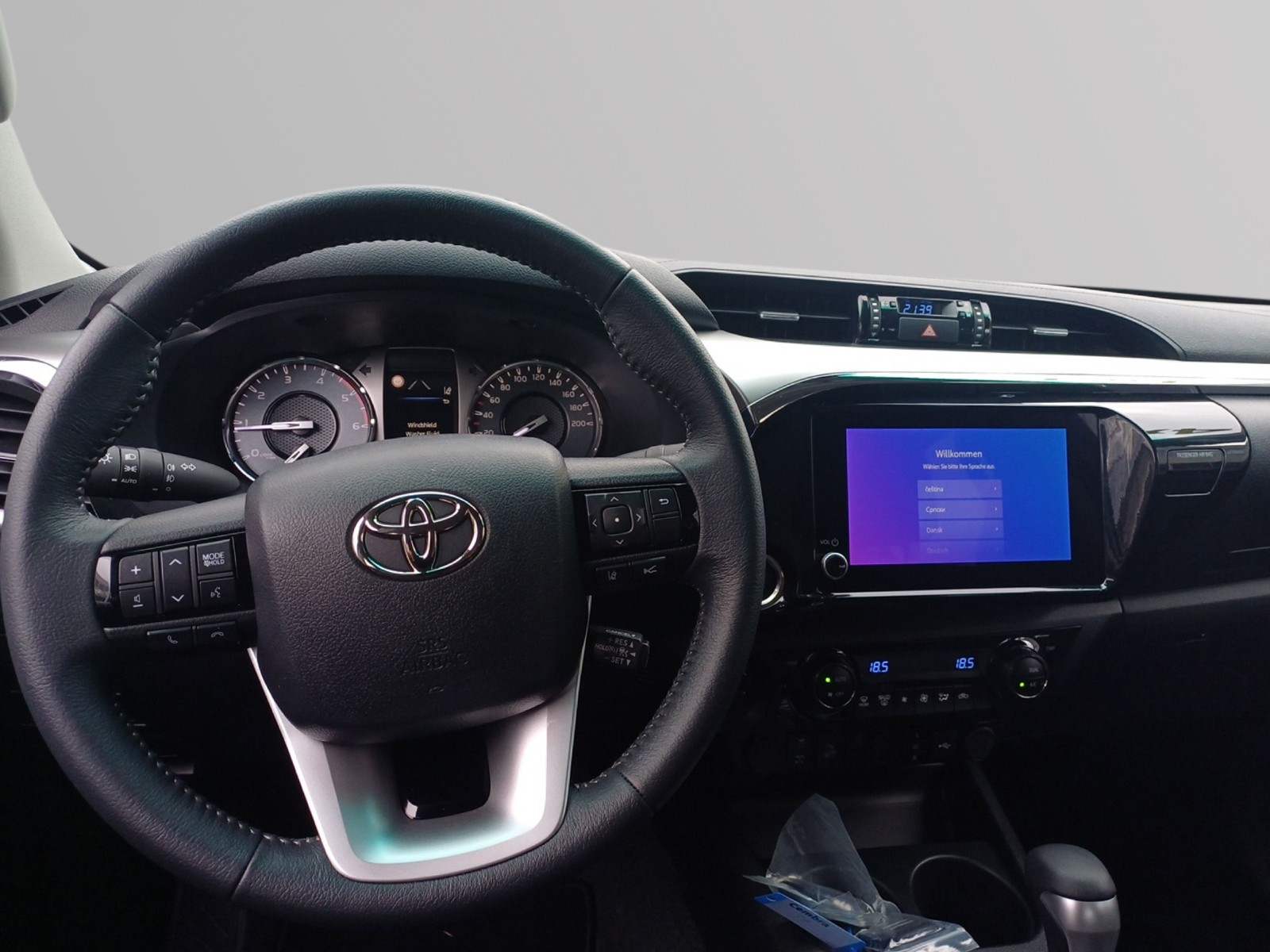 TOYOTA Hilux Double Cab.-Pick-up 2.4 D-4D 150 Style-image-5
