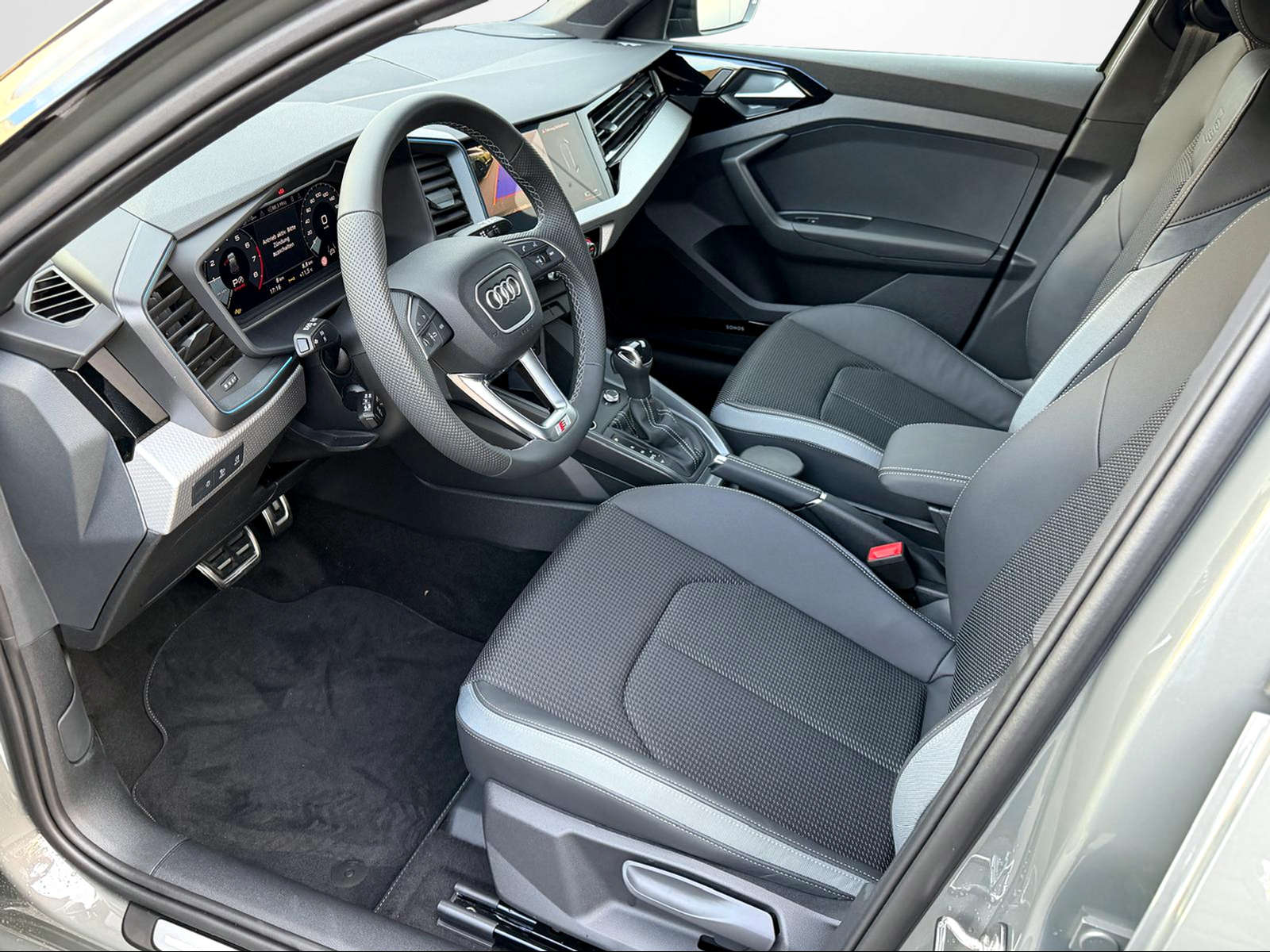AUDI A1 Sportback 30 TFSI S Line Attraction S-tronic-image-3