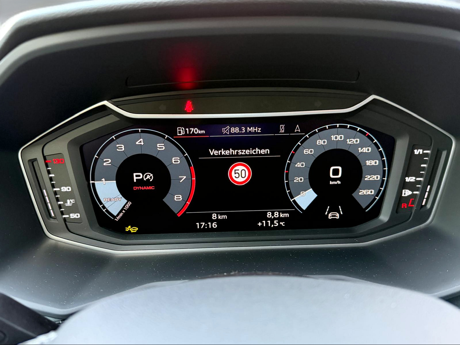 AUDI A1 Sportback 30 TFSI S Line Attraction S-tronic-image-5