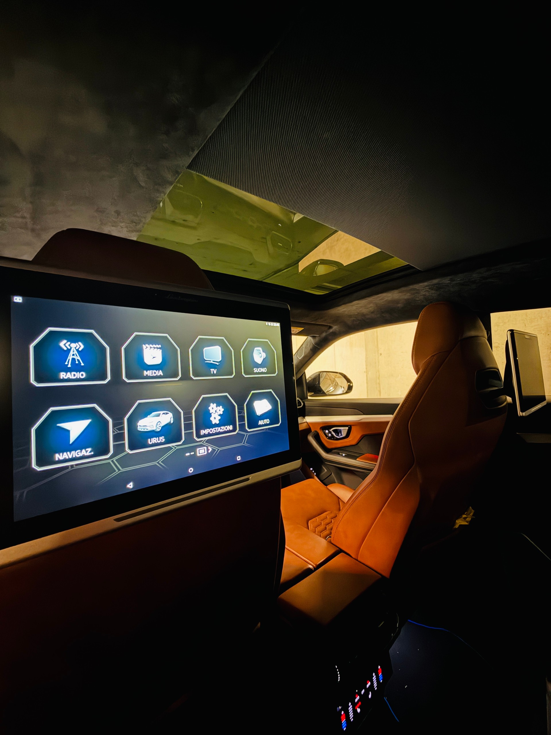 LAMBORGHINI Urus E-Gear-image-14