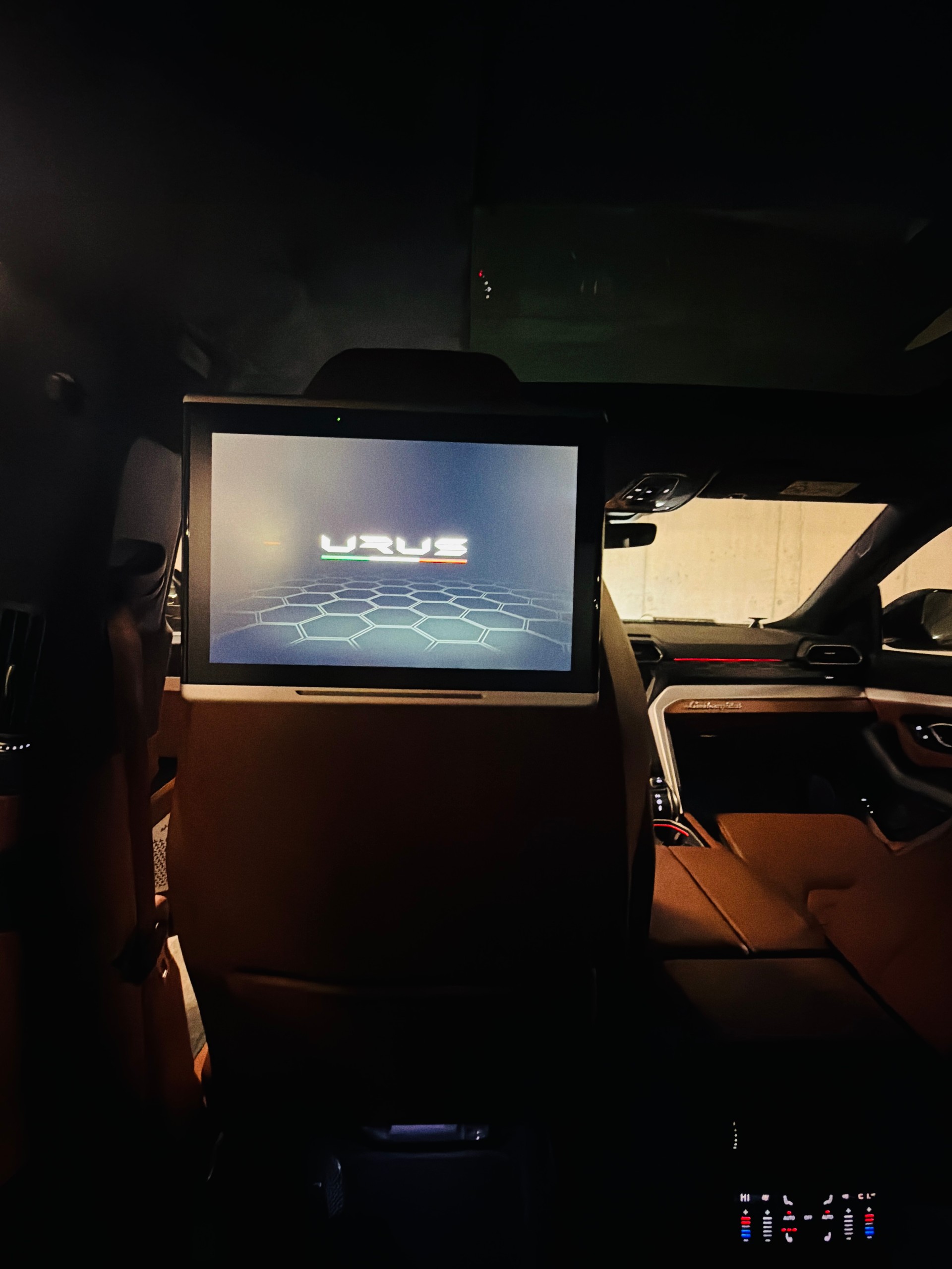 LAMBORGHINI Urus E-Gear-image-15