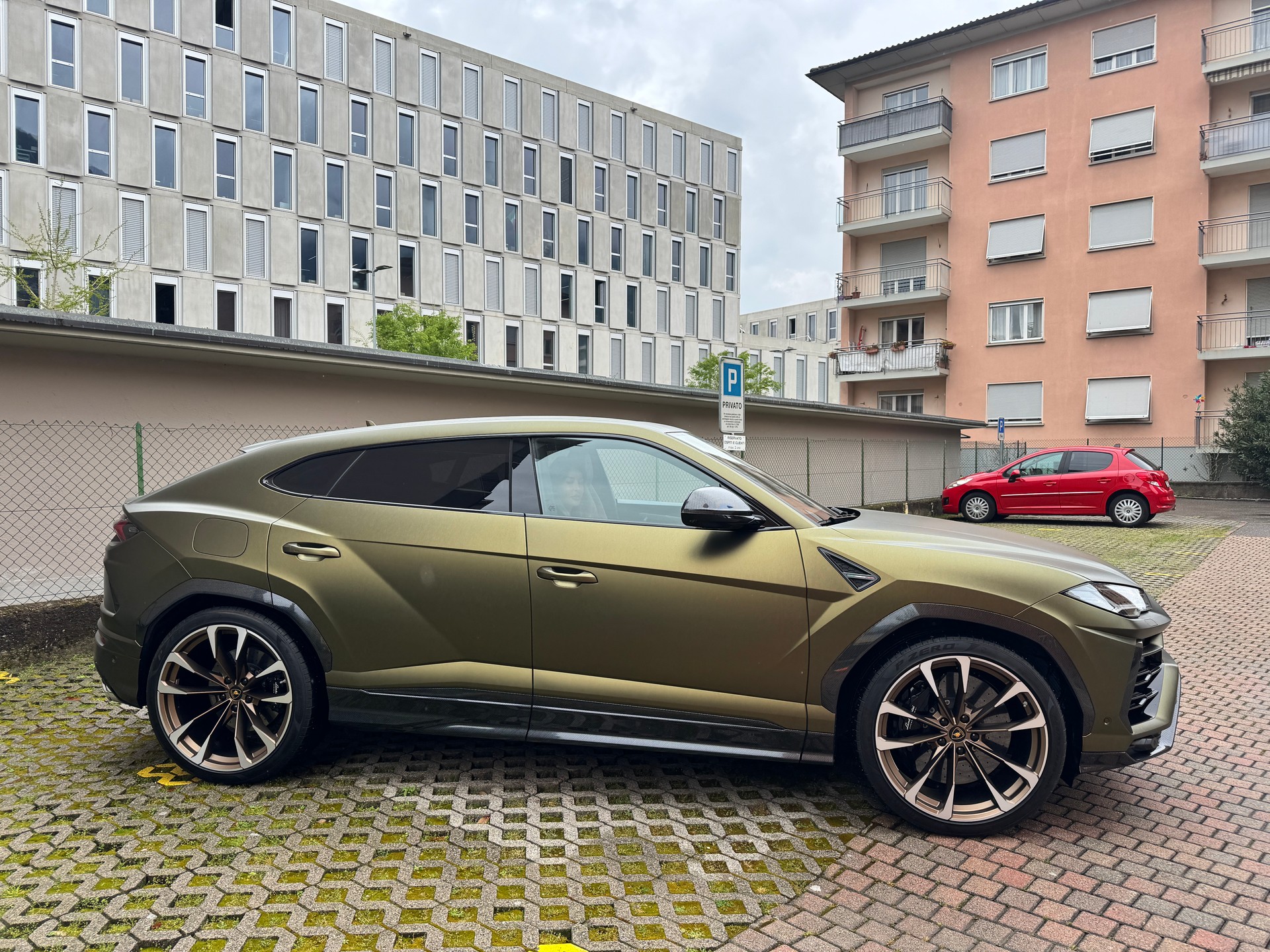 LAMBORGHINI Urus E-Gear-image-6