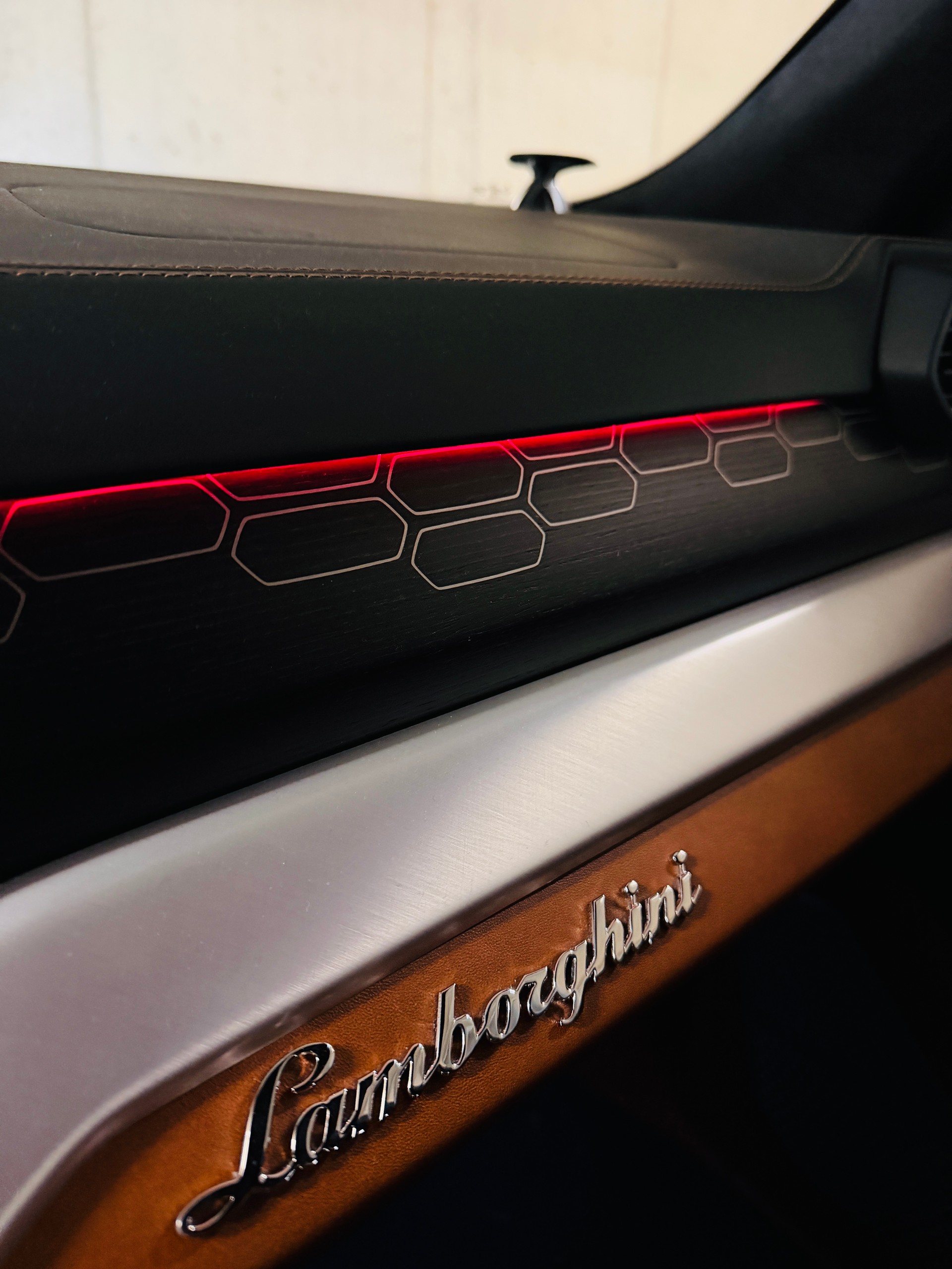 LAMBORGHINI Urus E-Gear-image-9