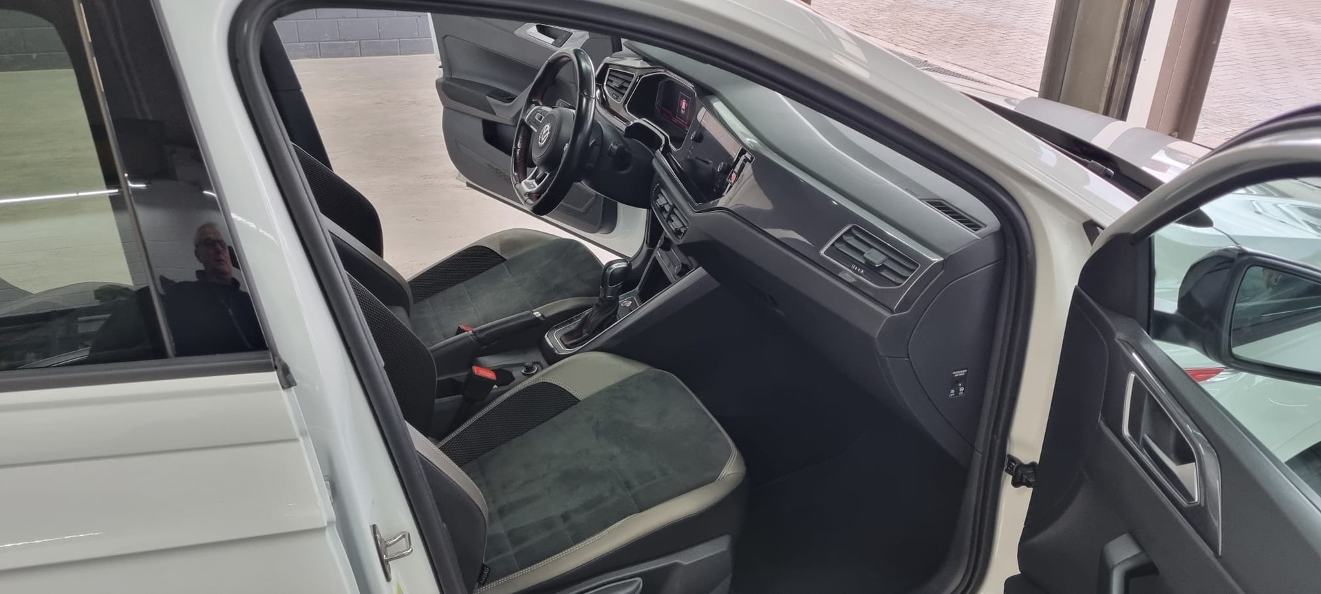 VW Polo 2.0 TSI GTI DSG-image-7