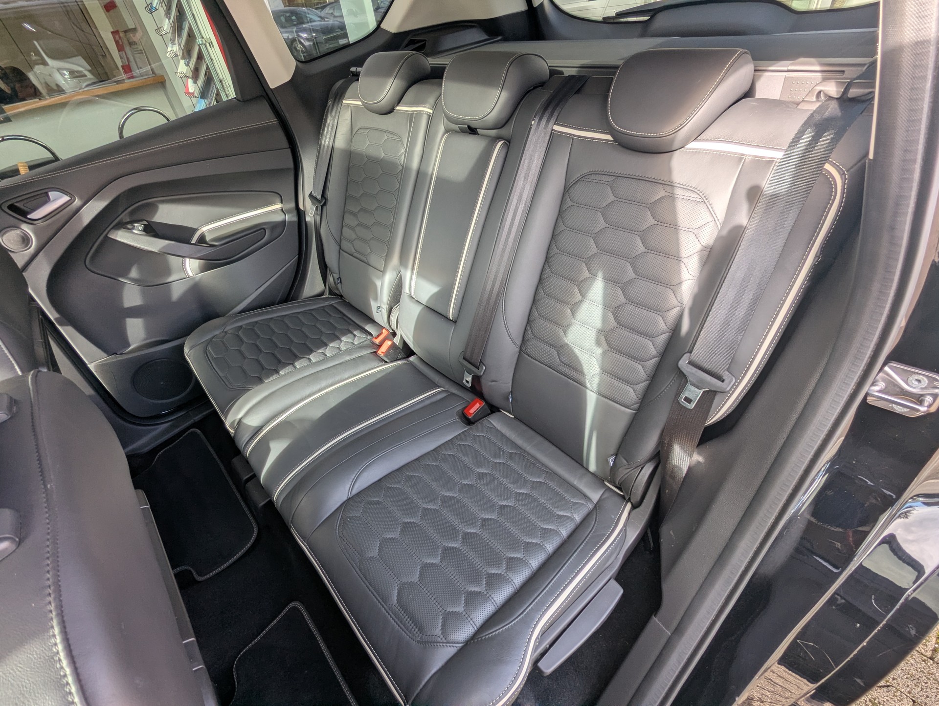 FORD Kuga 2.0 TDCi Vignale 4WD PowerShift-image-9