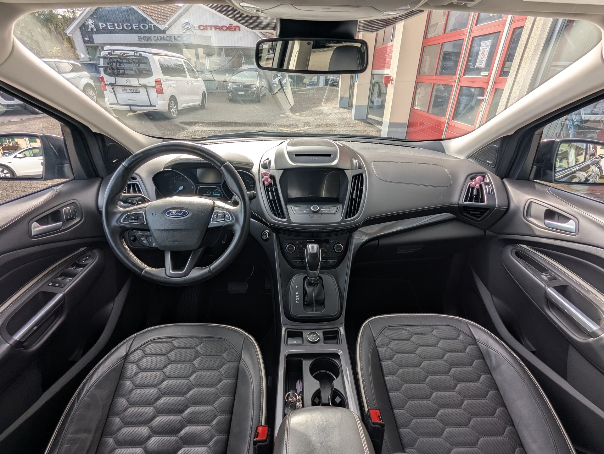 FORD Kuga 2.0 TDCi Vignale 4WD PowerShift-image-10