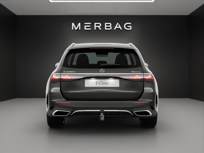 MERCEDES-BENZ E 220 d T 4Matic 9G-Tronic-image-3