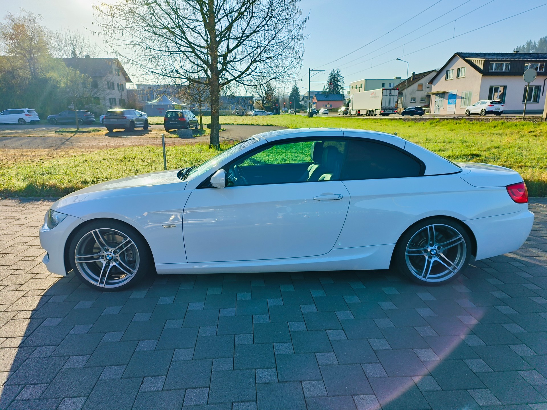 BMW 335i Cabriolet DSG-image-1