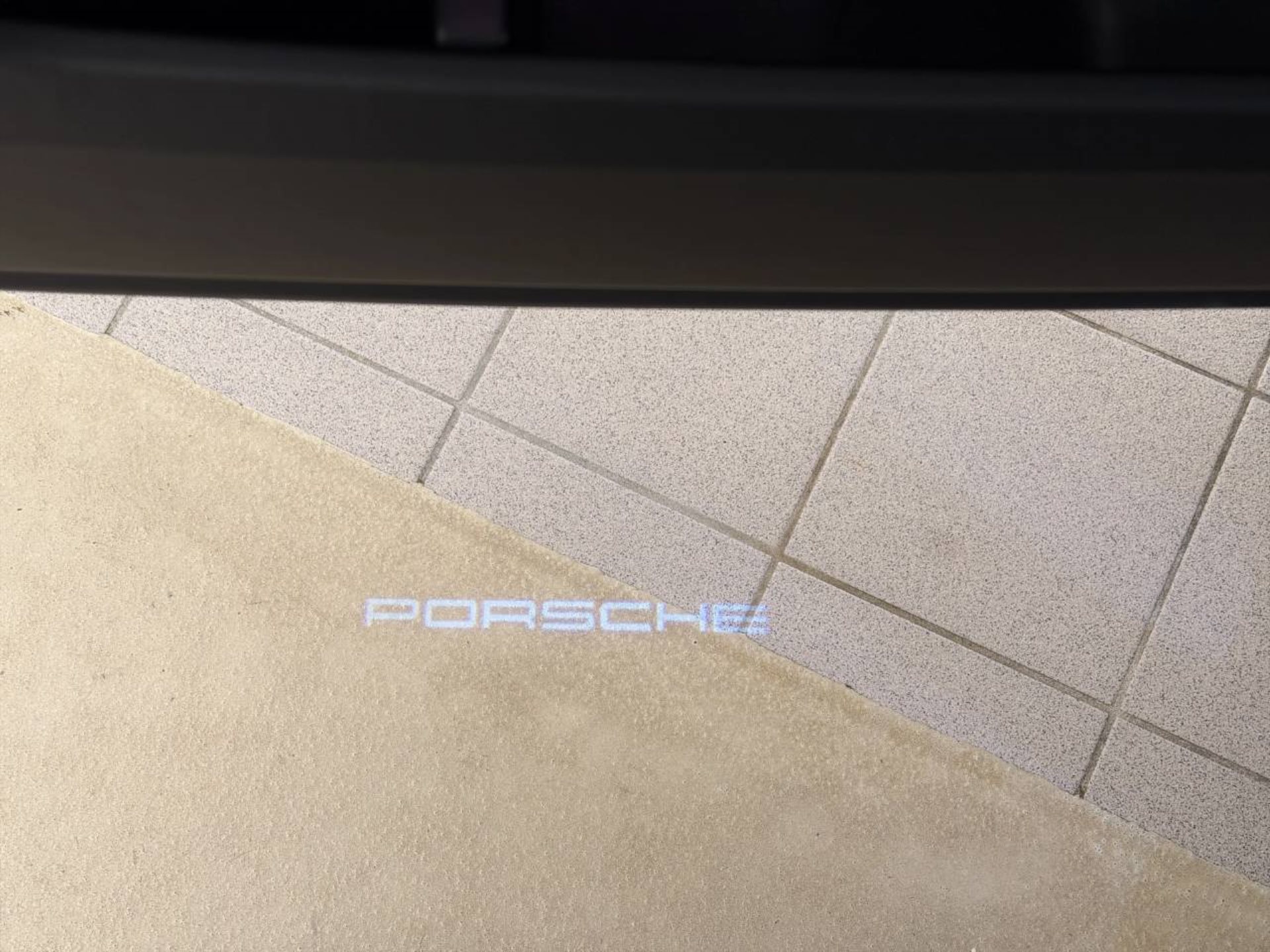 PORSCHE Cayenne E-Hybrid Coupé-image-25