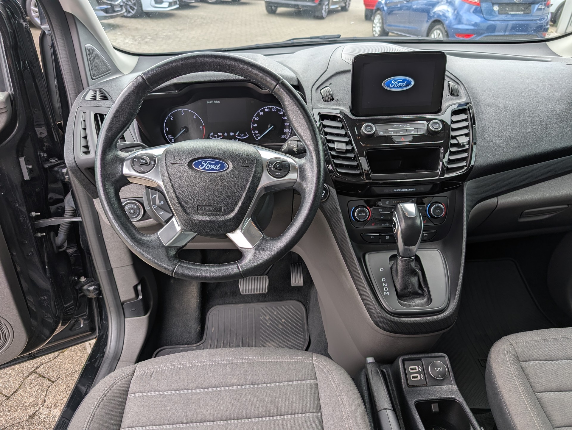 FORD Grand Tourneo Connect 1.5 EcoBlue Titanium Automat-image-3